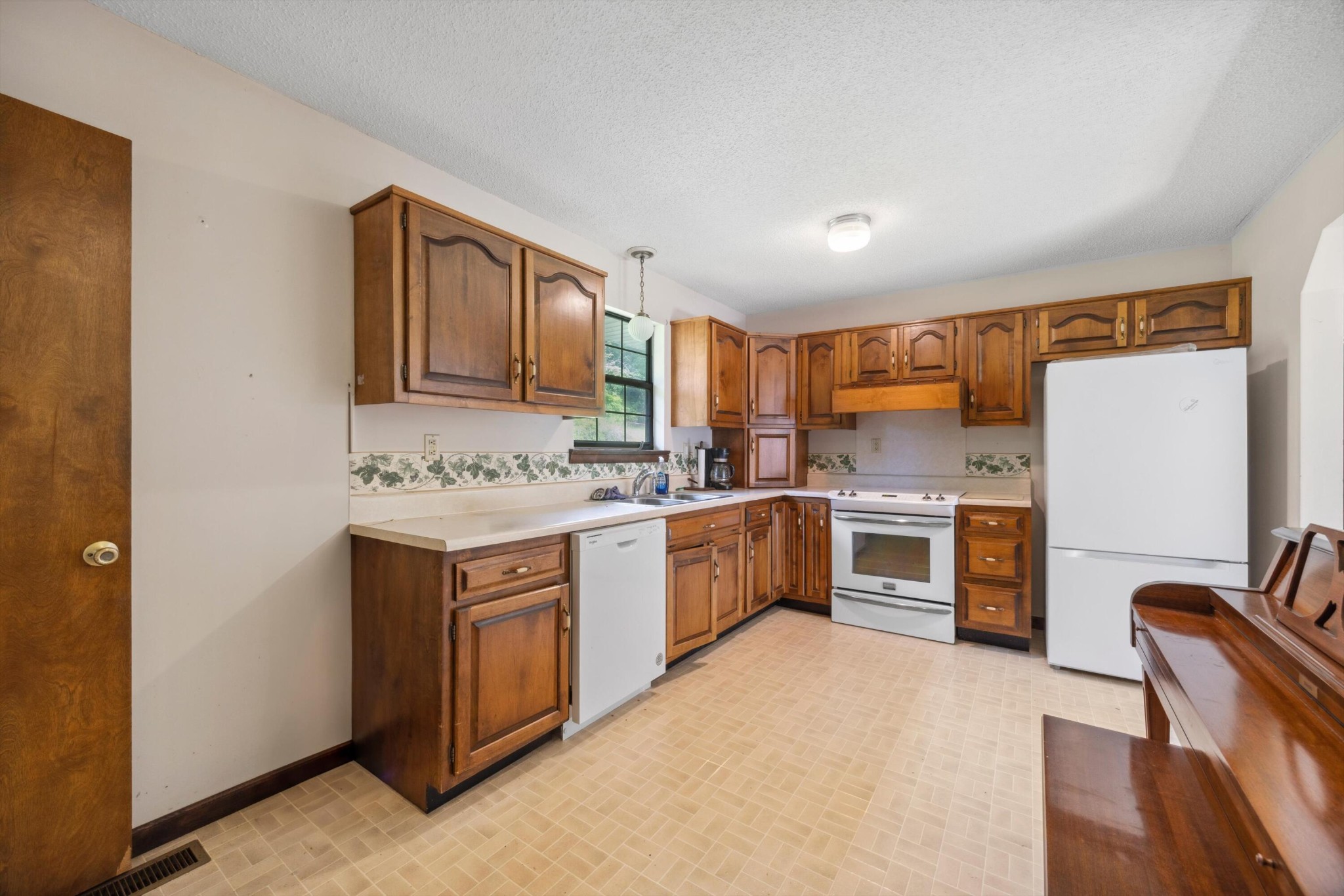 2126 Millard Road Property Photo 14