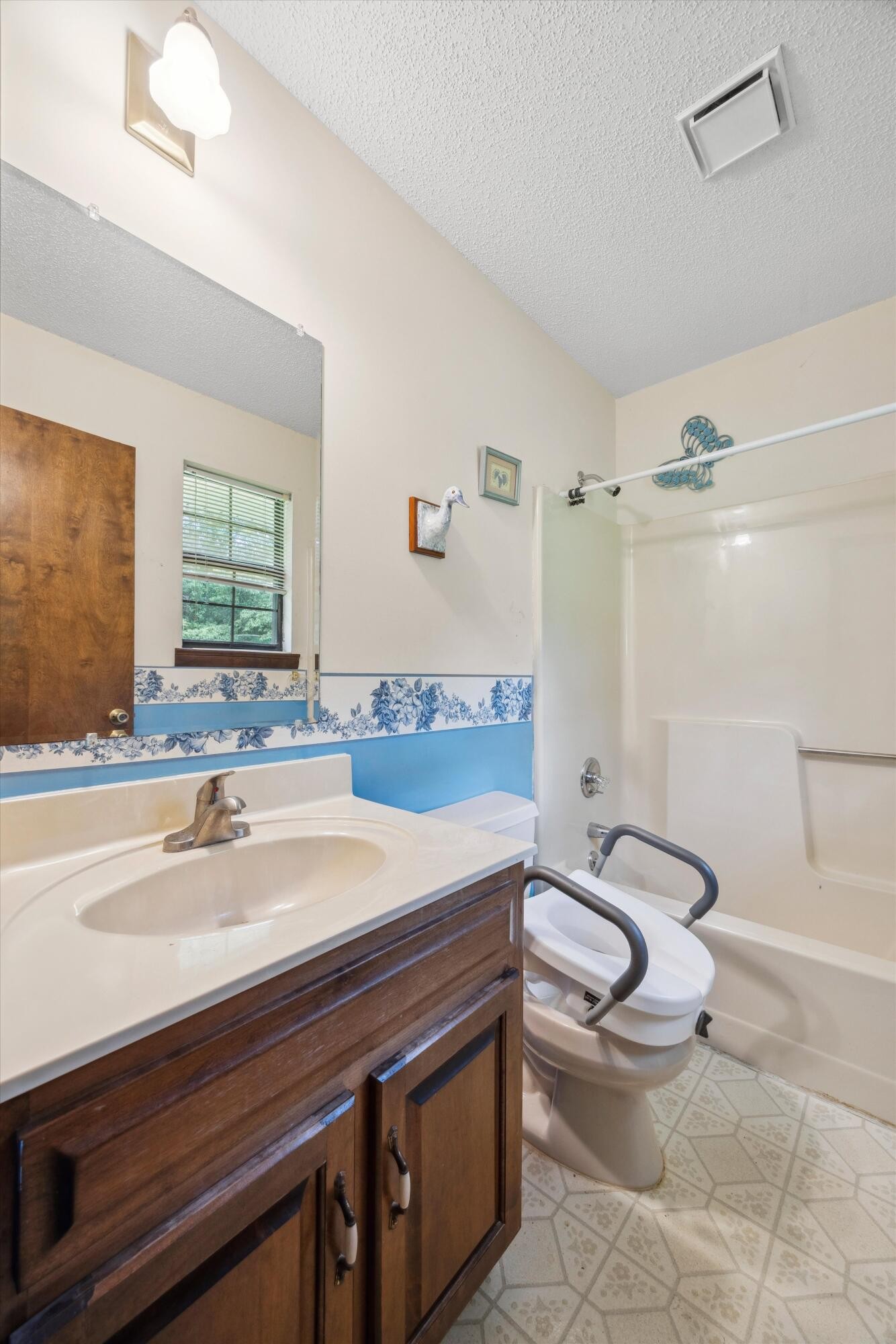 2126 Millard Road Property Photo 18