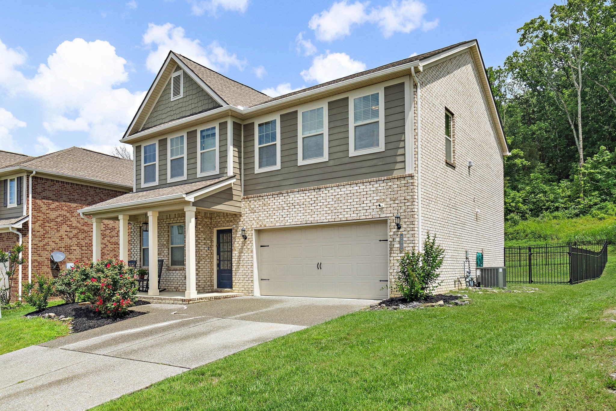 333 Blackthorn Ln Property Photo 1