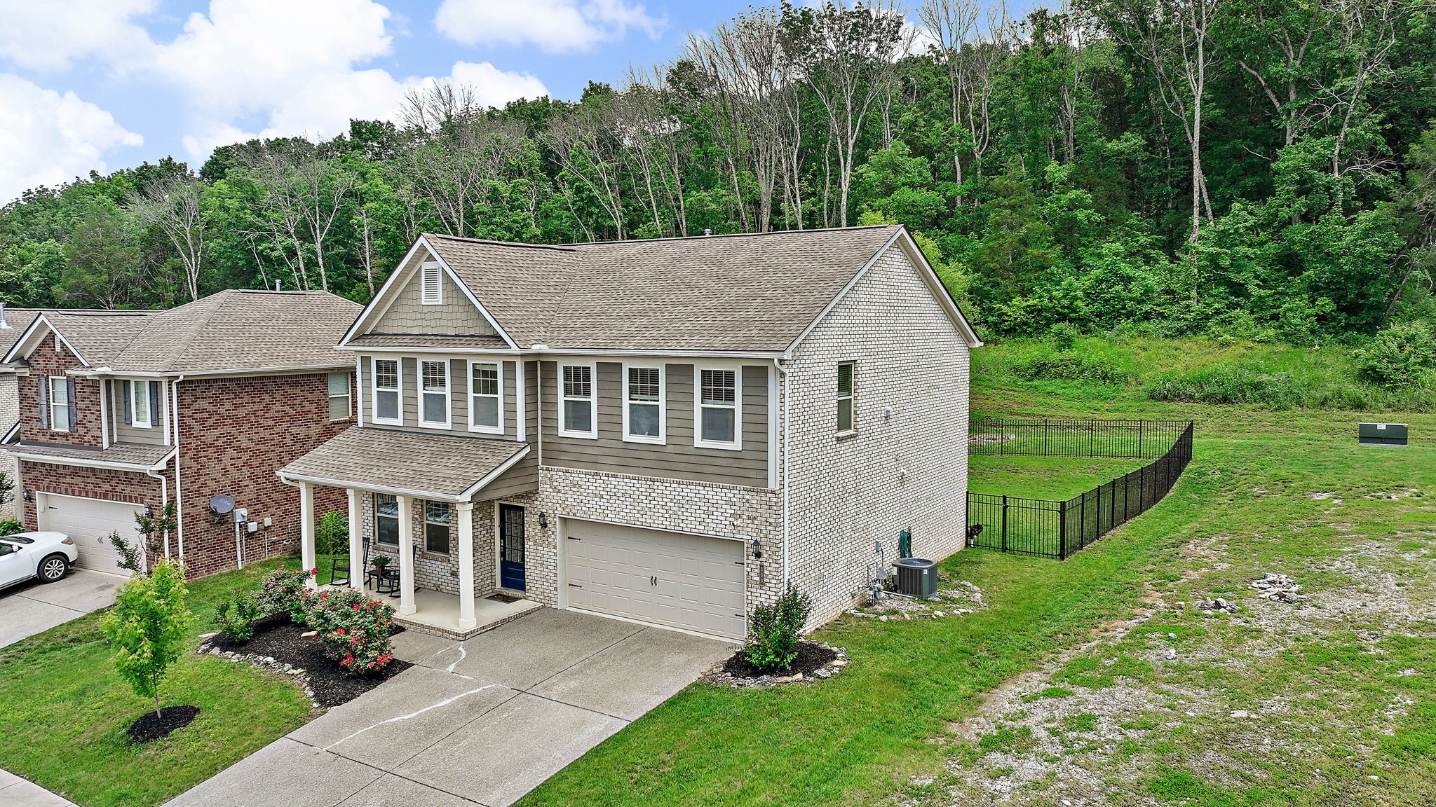 333 Blackthorn Ln Property Photo 1