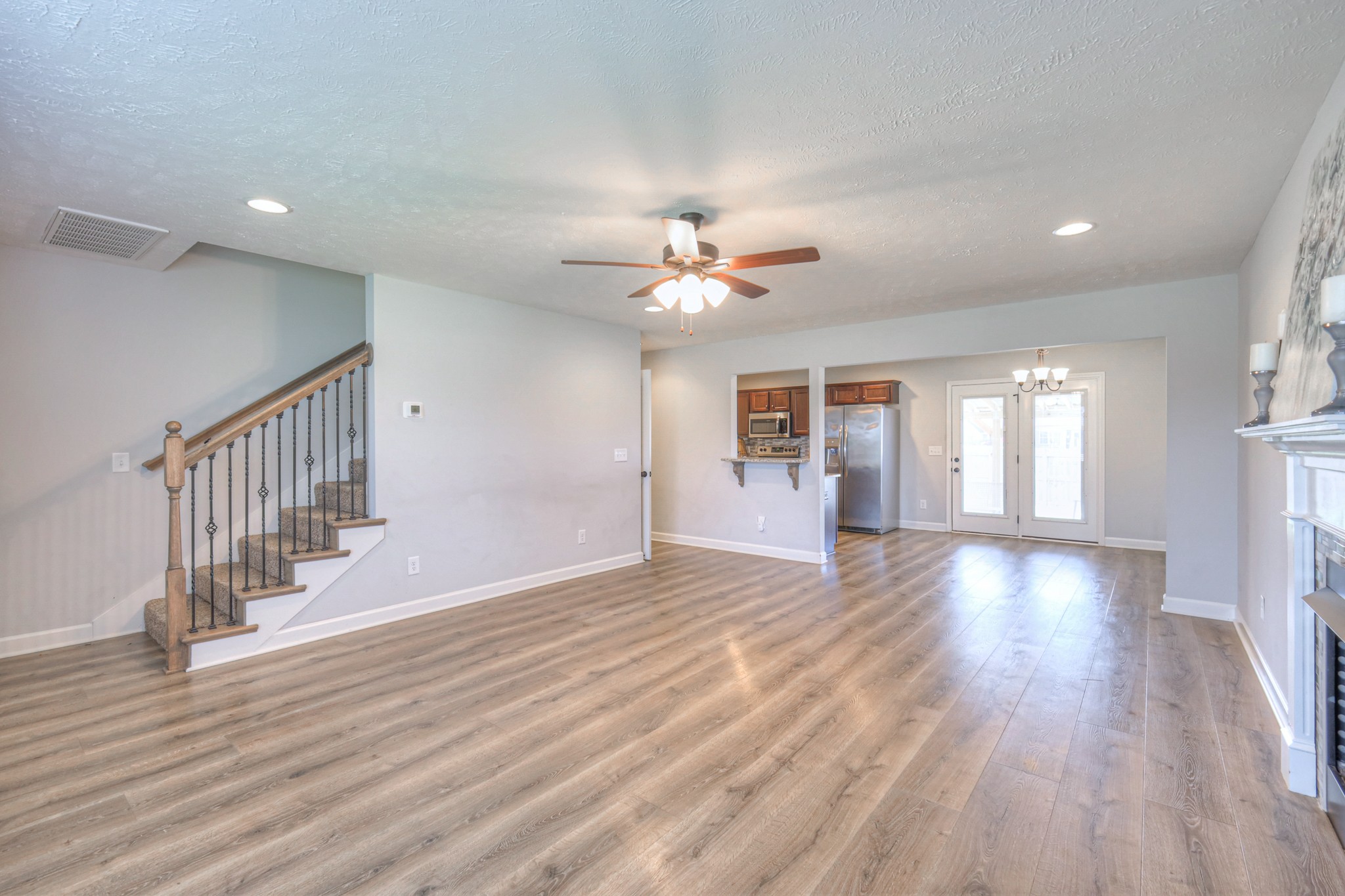 2910 Dusenburg Dr Property Photo 3