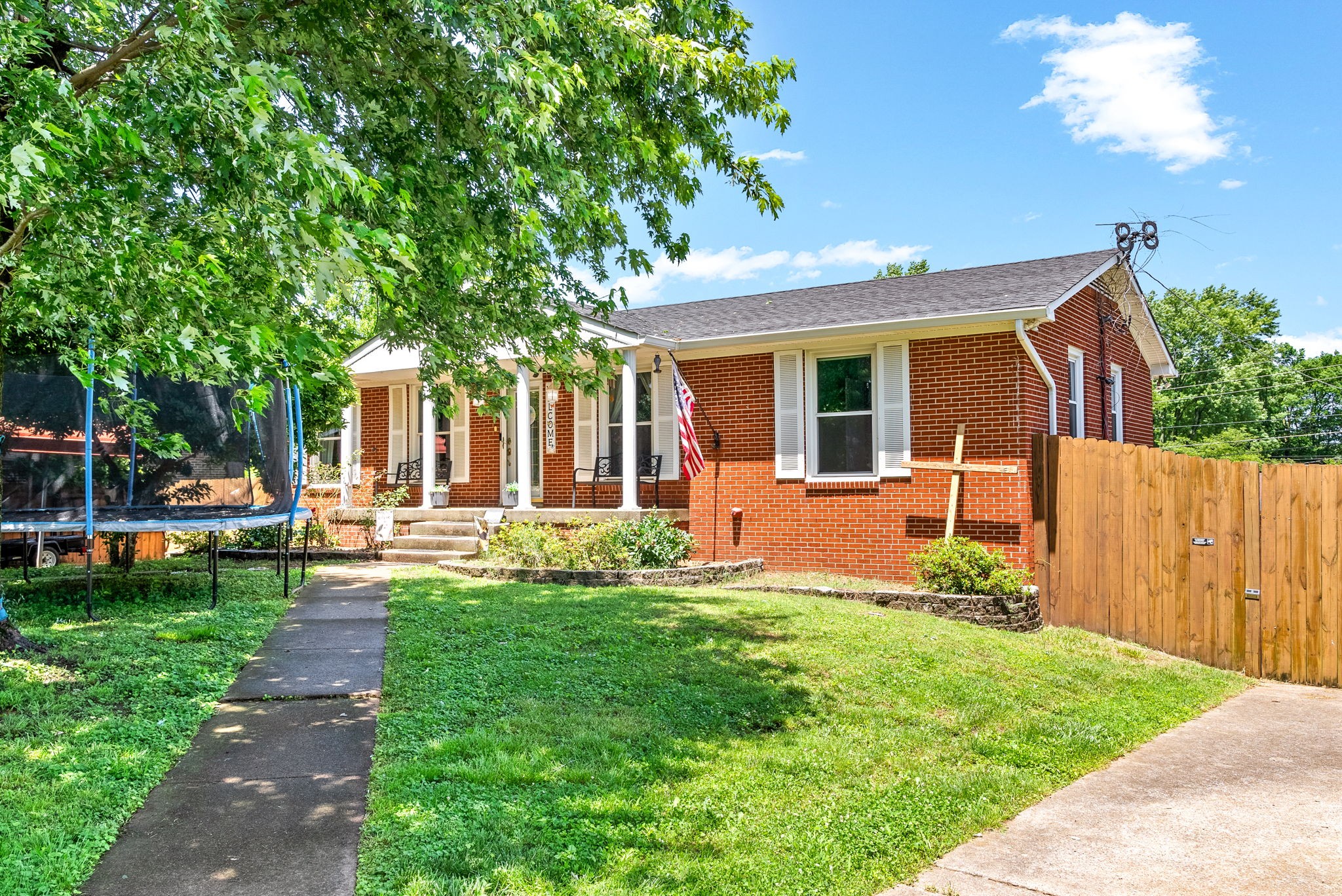 111 Rainbow St Property Photo 1