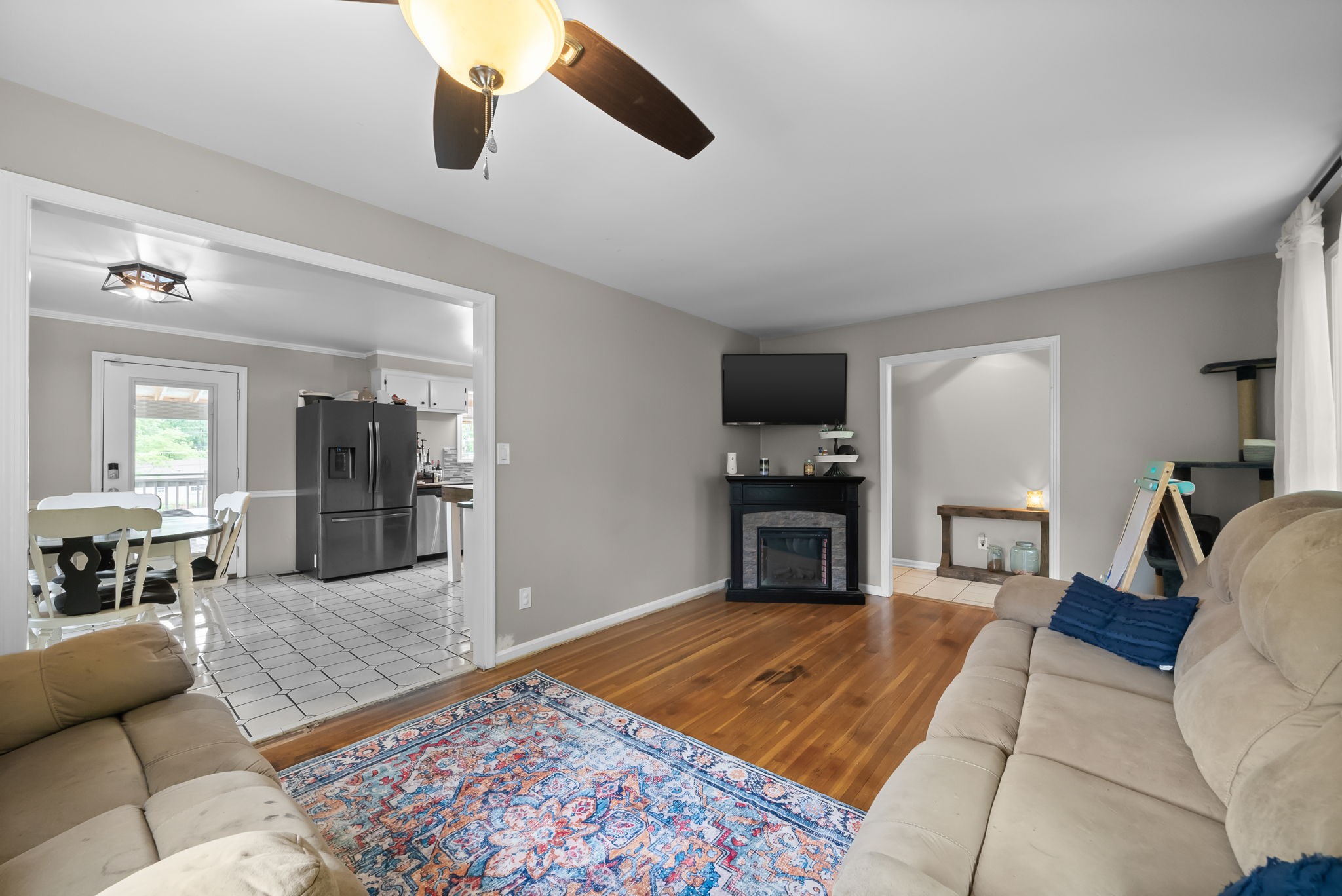 111 Rainbow St Property Photo 4