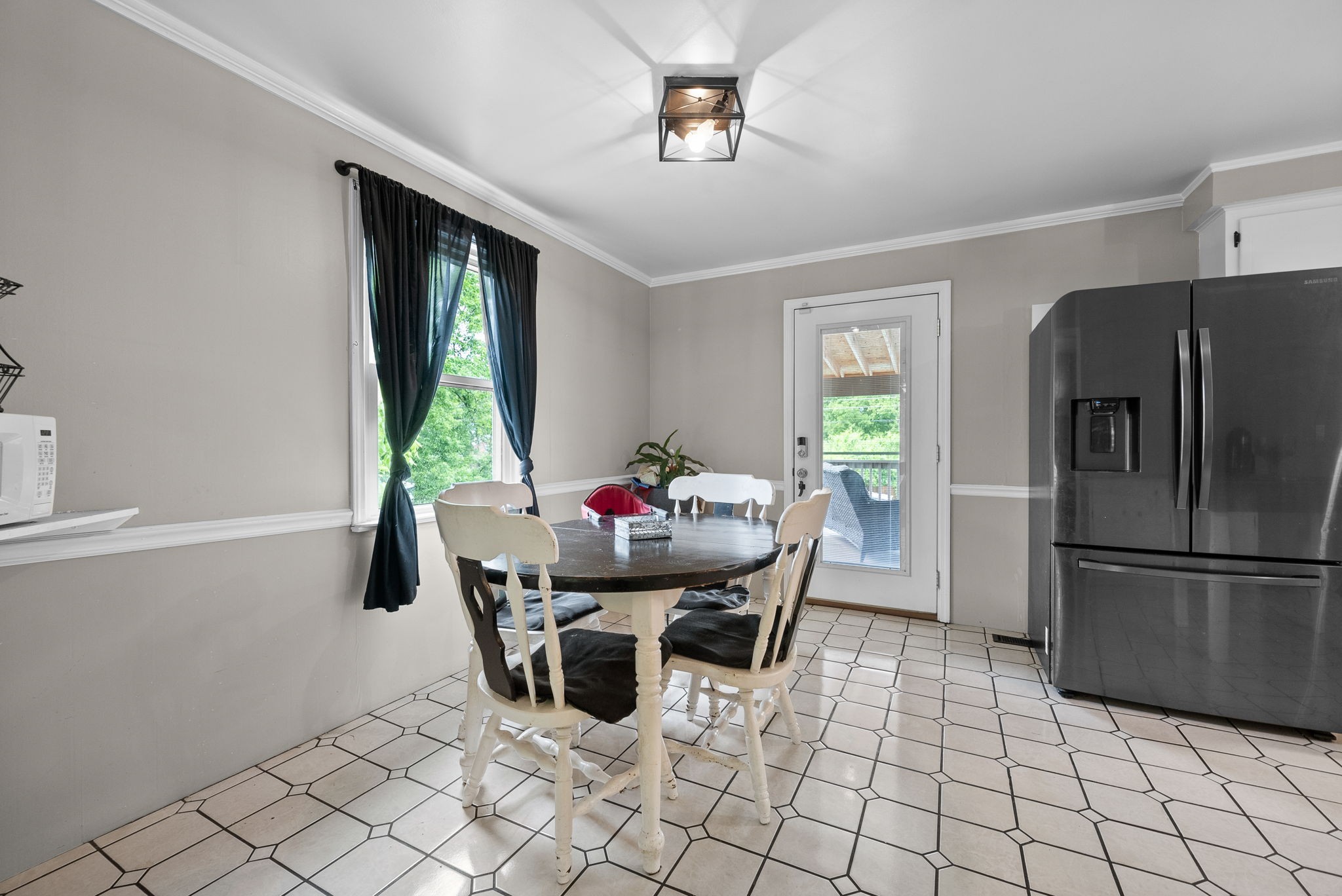 111 Rainbow St Property Photo 6