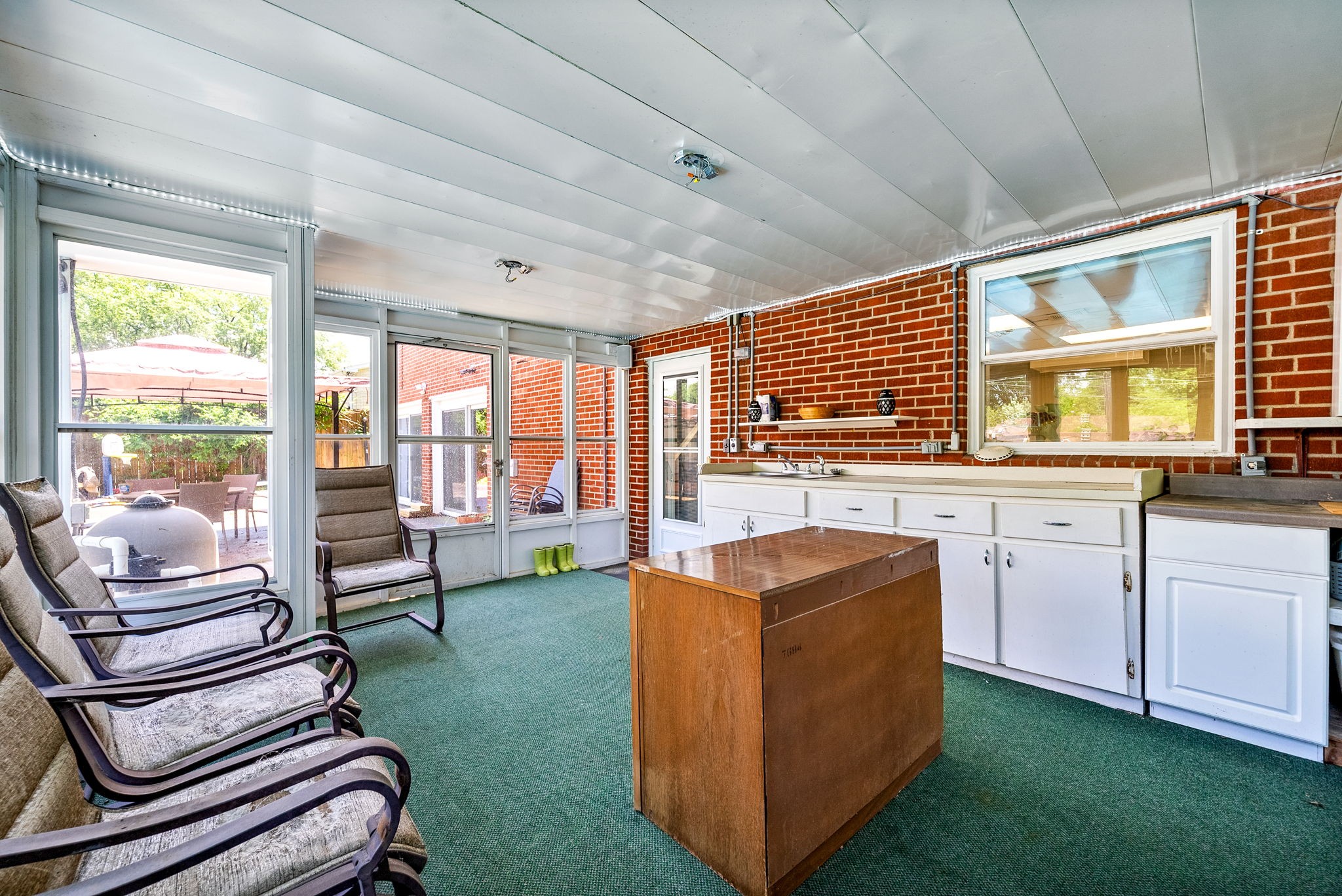 111 Rainbow St Property Photo 33