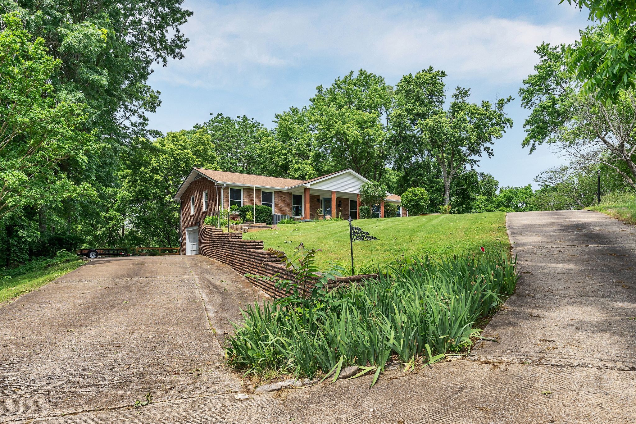 415 Isaac Dr Property Photo 4