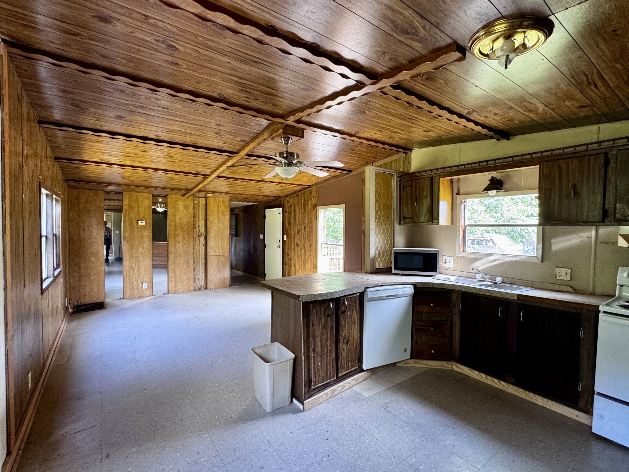 511 E Big Springs Rd Property Photo 10