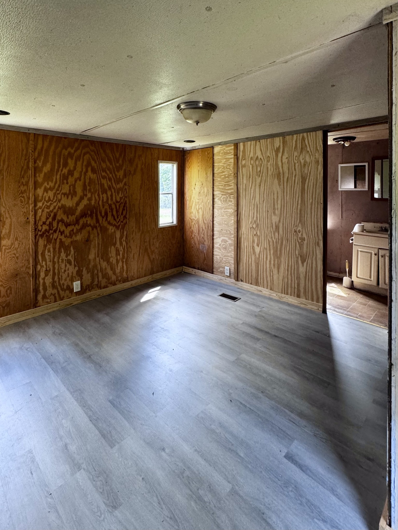 511 E Big Springs Rd Property Photo 15