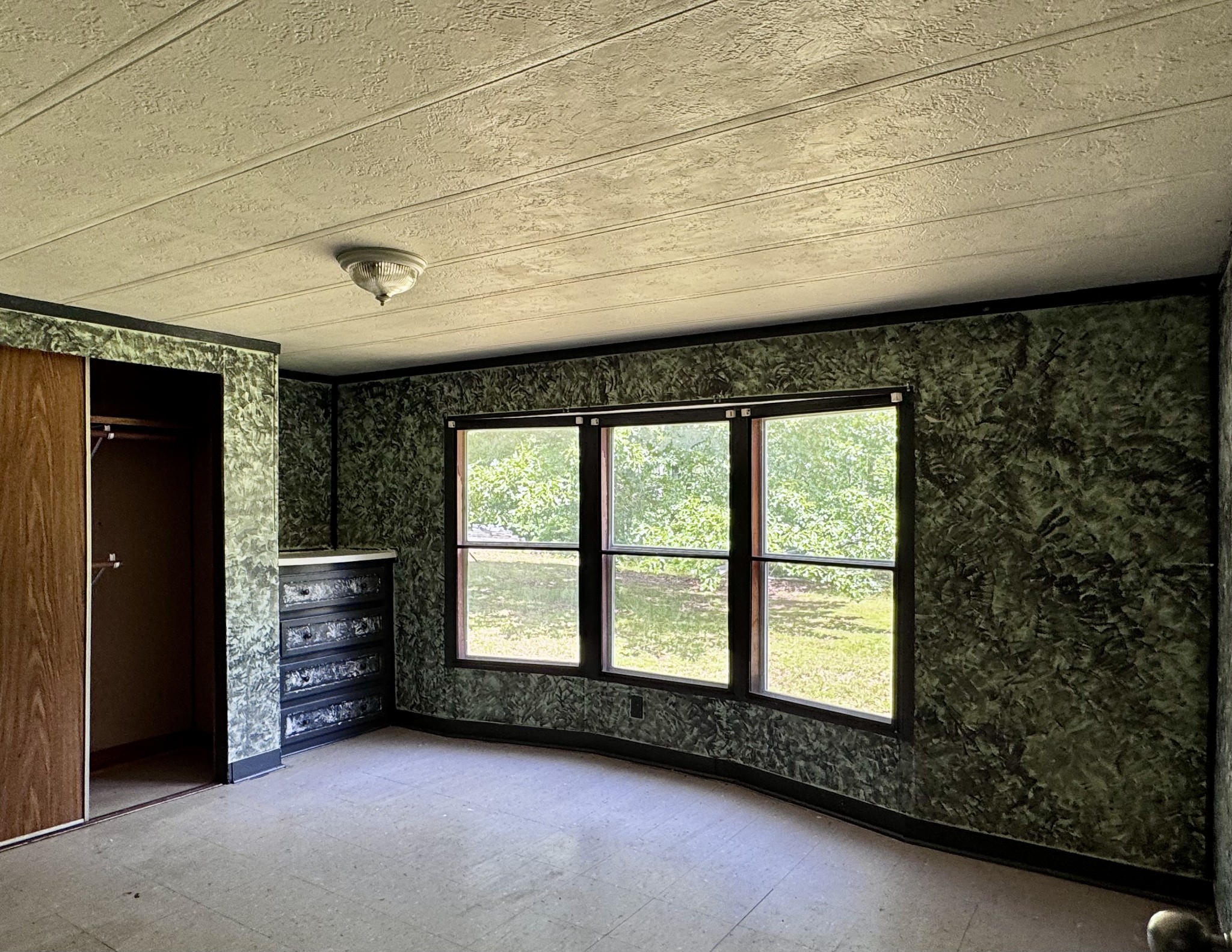 511 E Big Springs Rd Property Photo 24