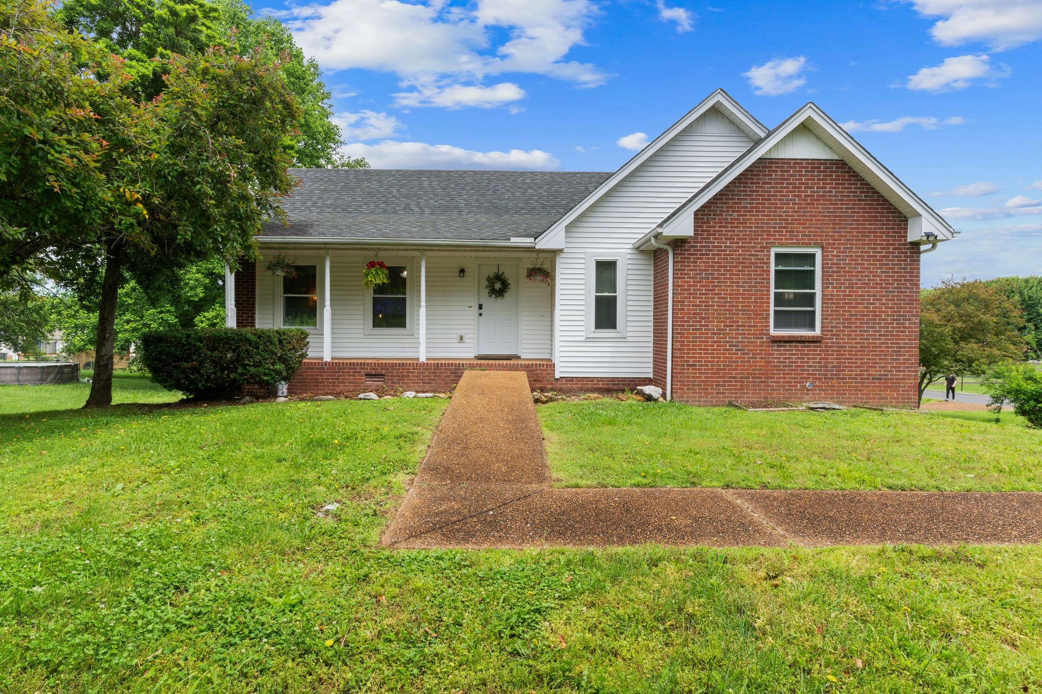 862 College St Property Photo 1