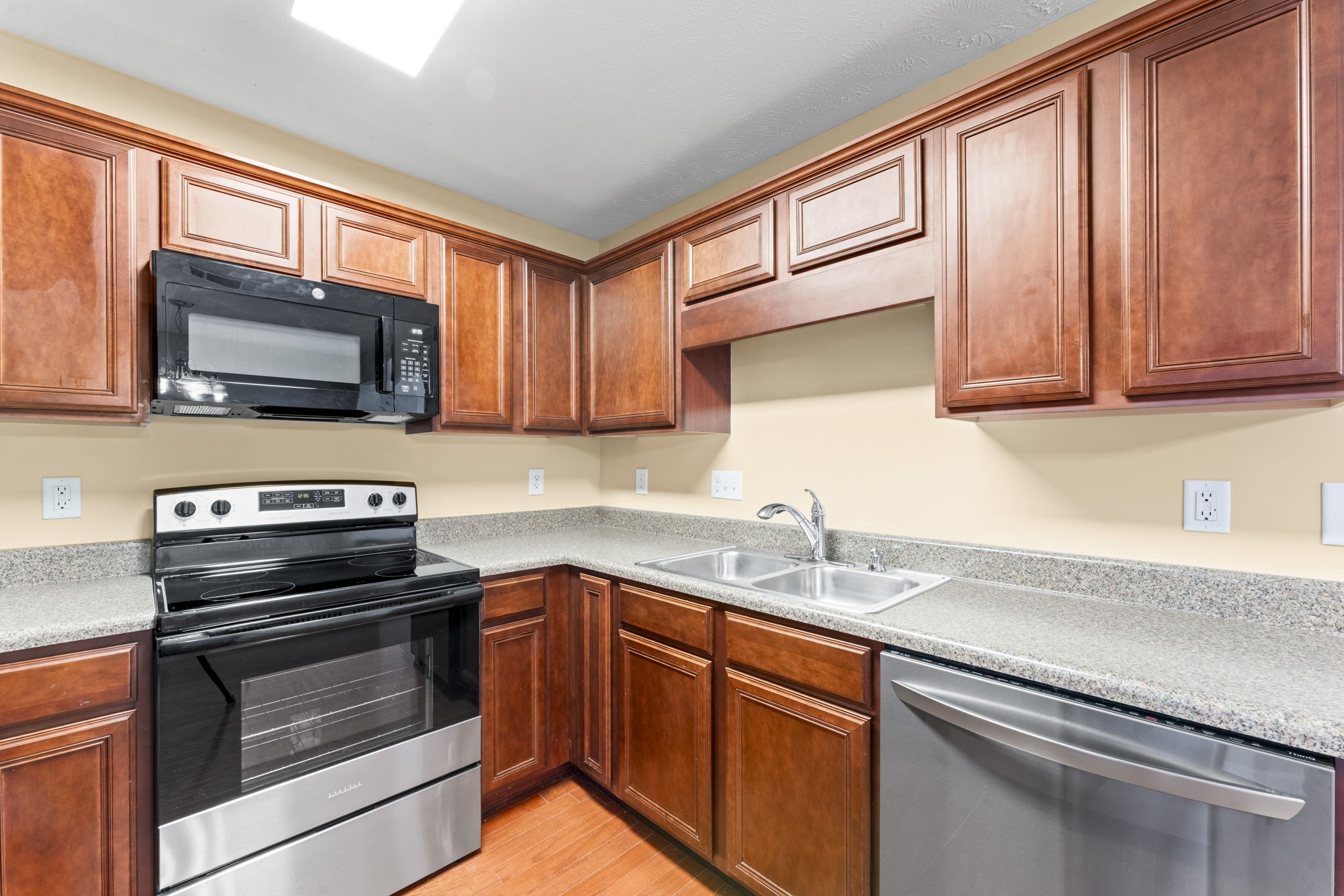 1036 Harold Lee Dr Property Photo 6