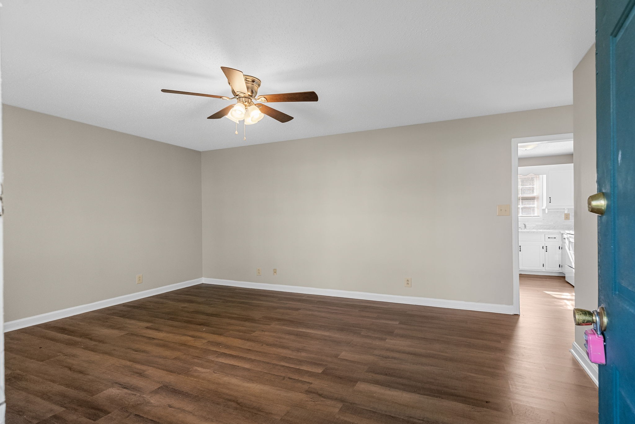 1213 Woodbridge Dr Property Photo 3