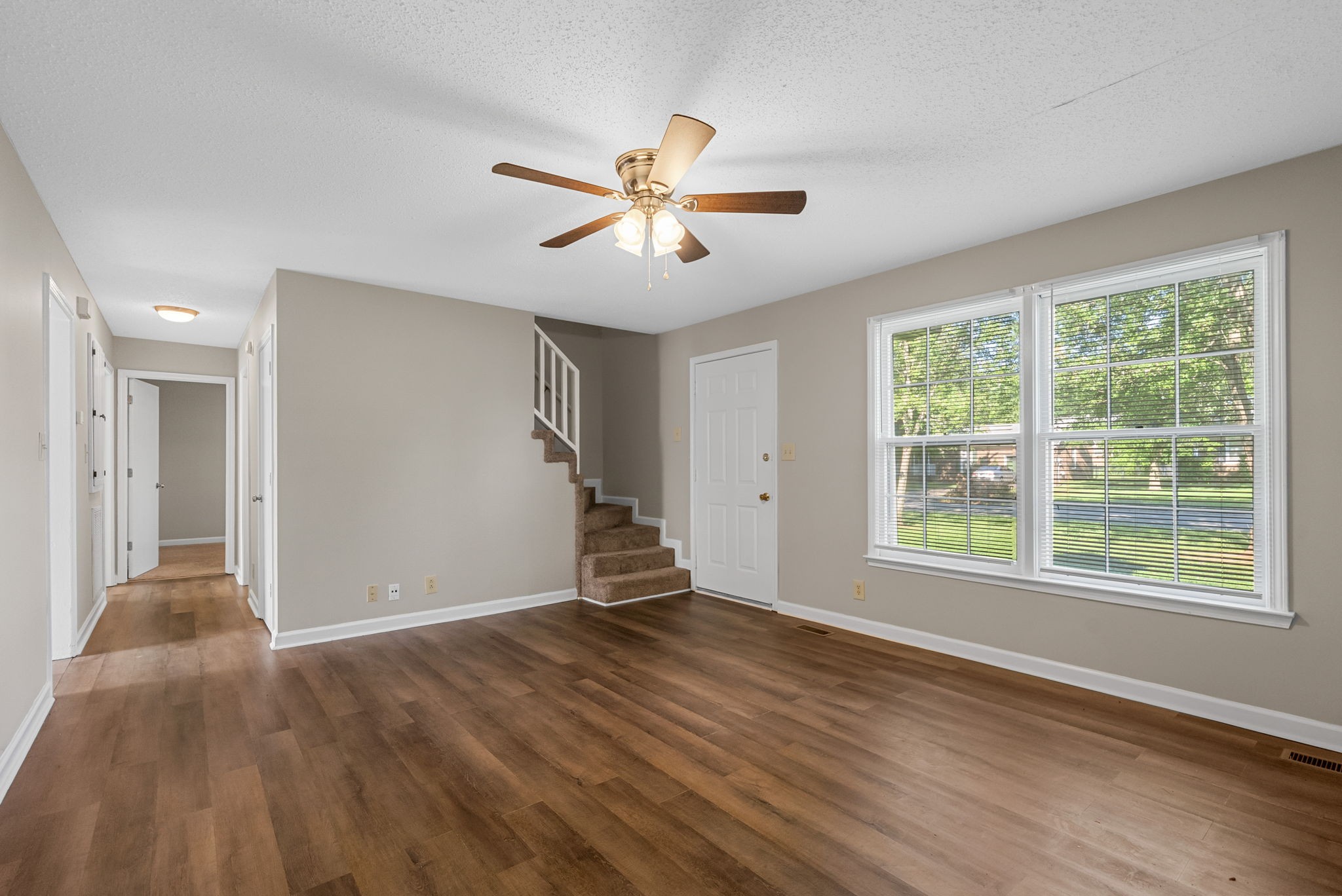 1213 Woodbridge Dr Property Photo 5