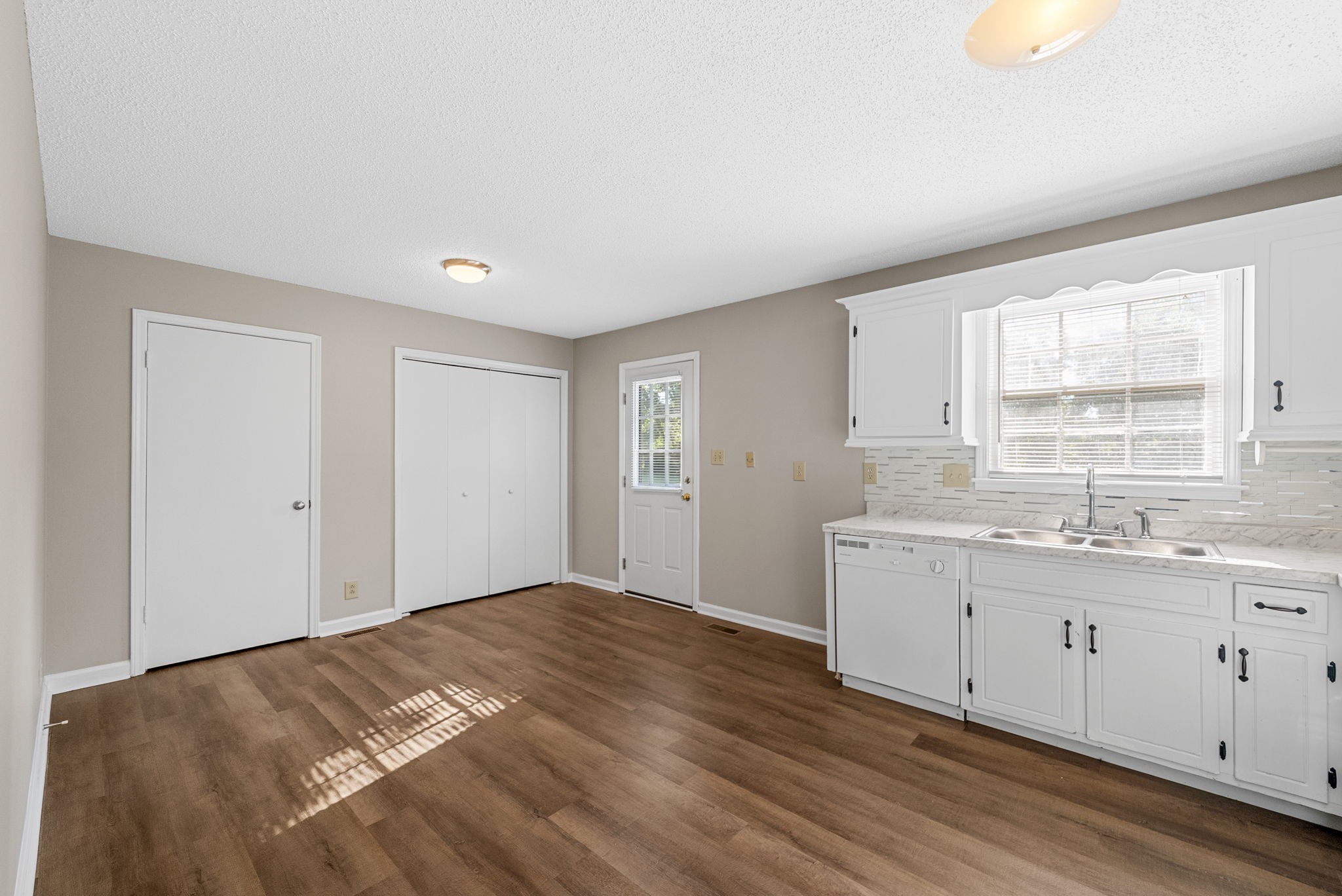 1213 Woodbridge Dr Property Photo 6