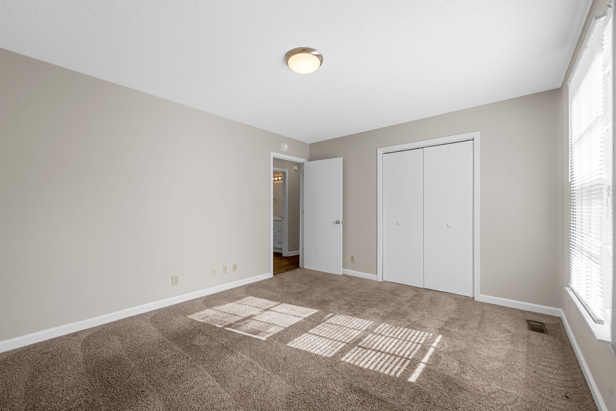 1213 Woodbridge Dr Property Photo 13