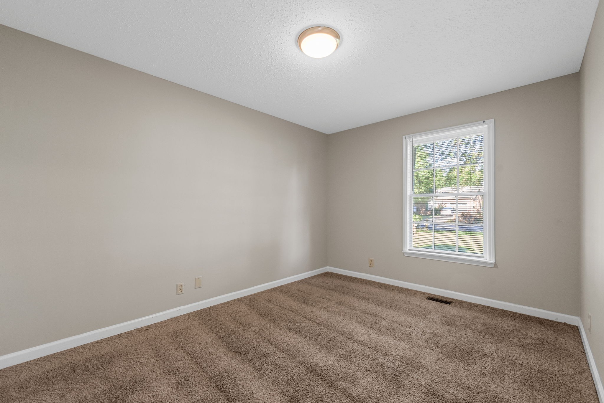 1213 Woodbridge Dr Property Photo 15
