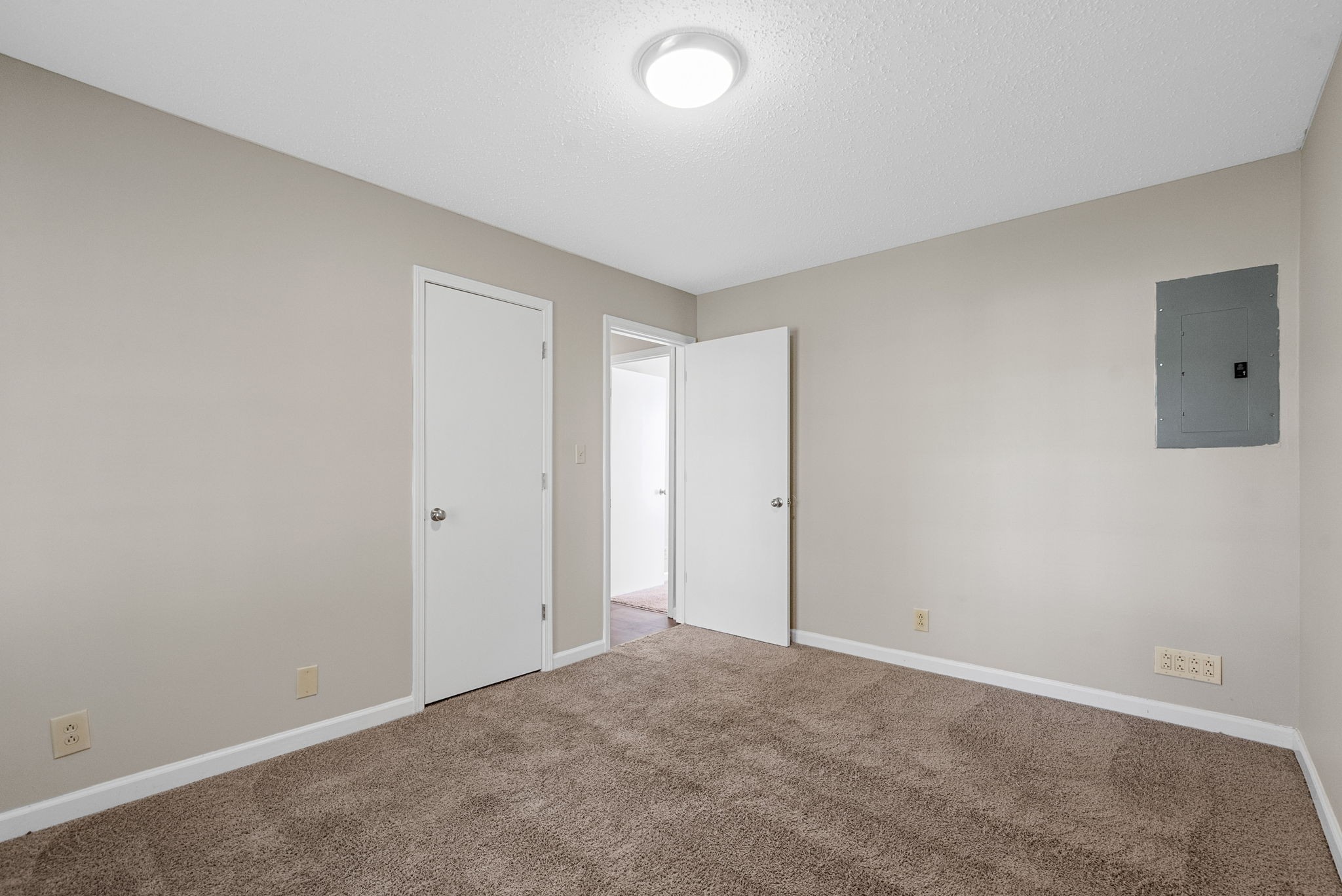 1213 Woodbridge Dr Property Photo 16