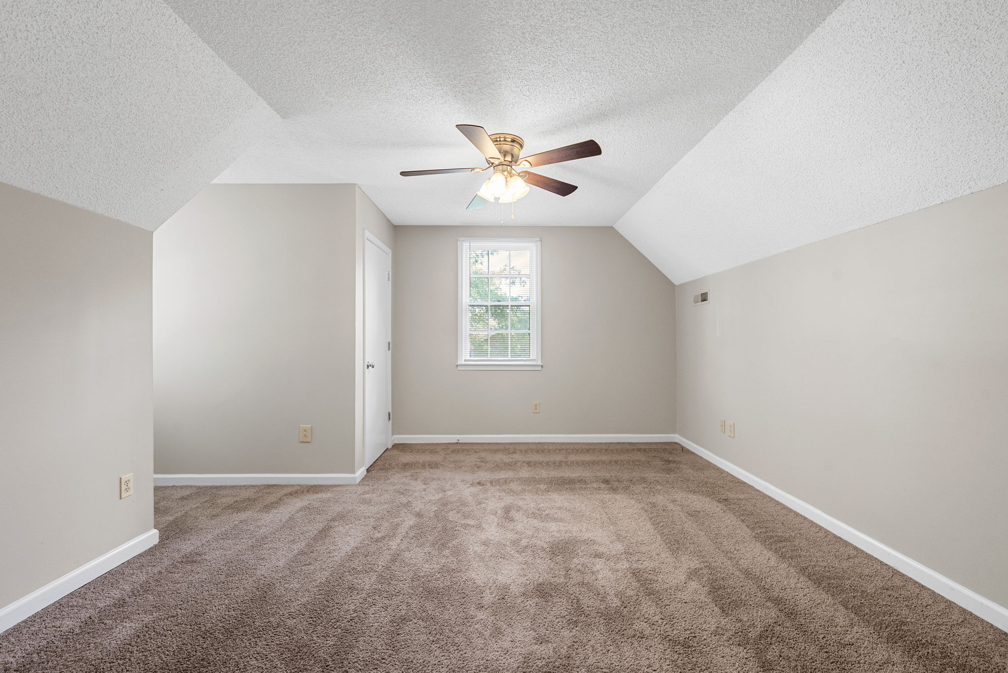 1213 Woodbridge Dr Property Photo 19