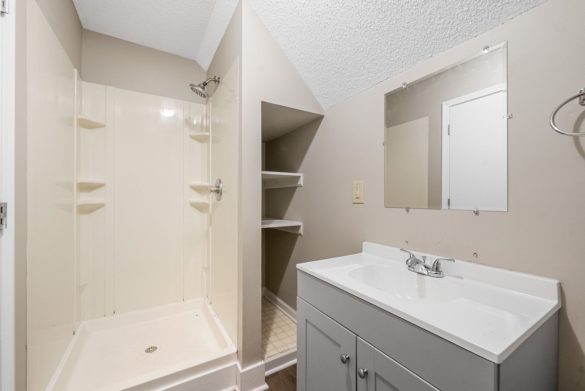 1213 Woodbridge Dr Property Photo 20