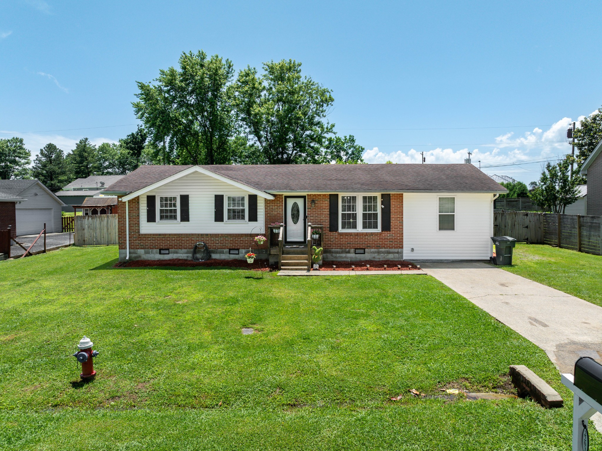 2203 Bluegrass Dr Property Photo 1