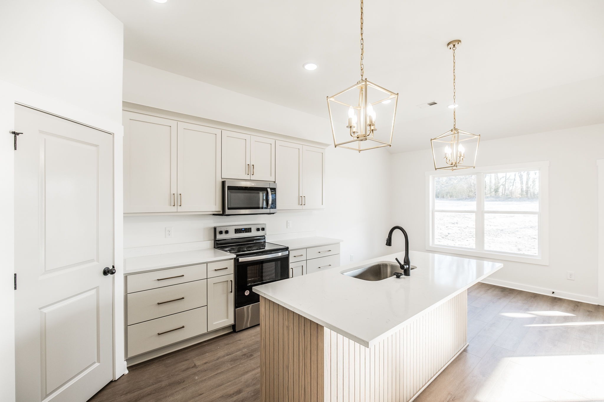1544 Angus Way Property Photo 1