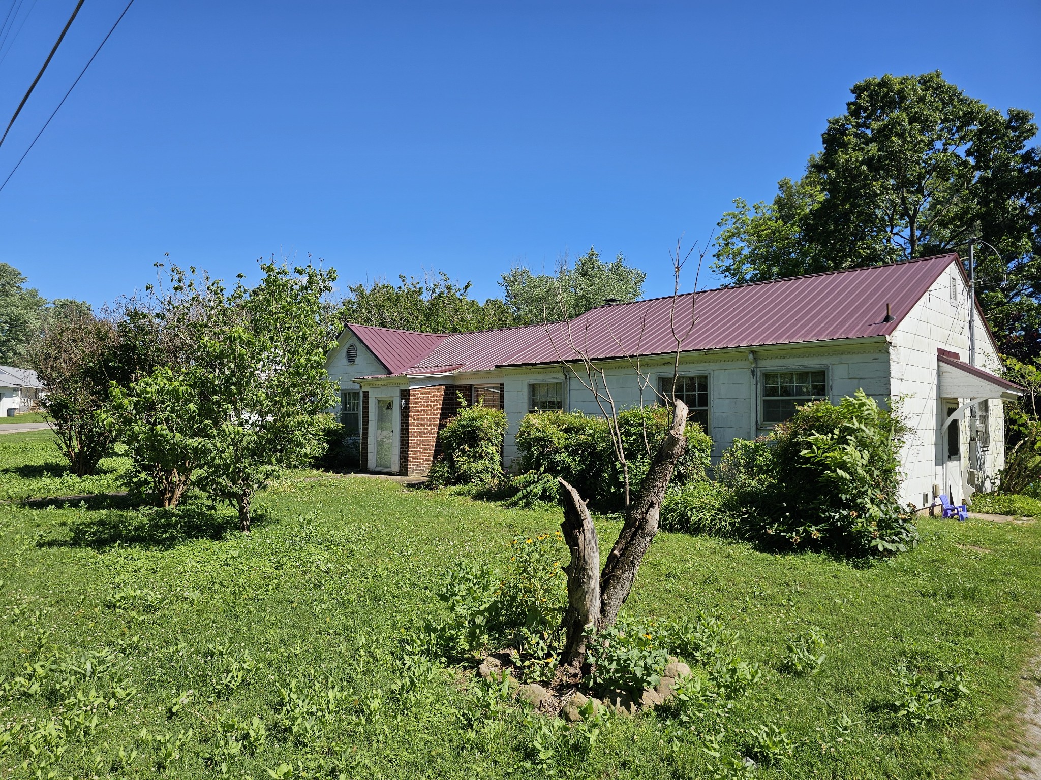 221 Franklin St Property Photo 1
