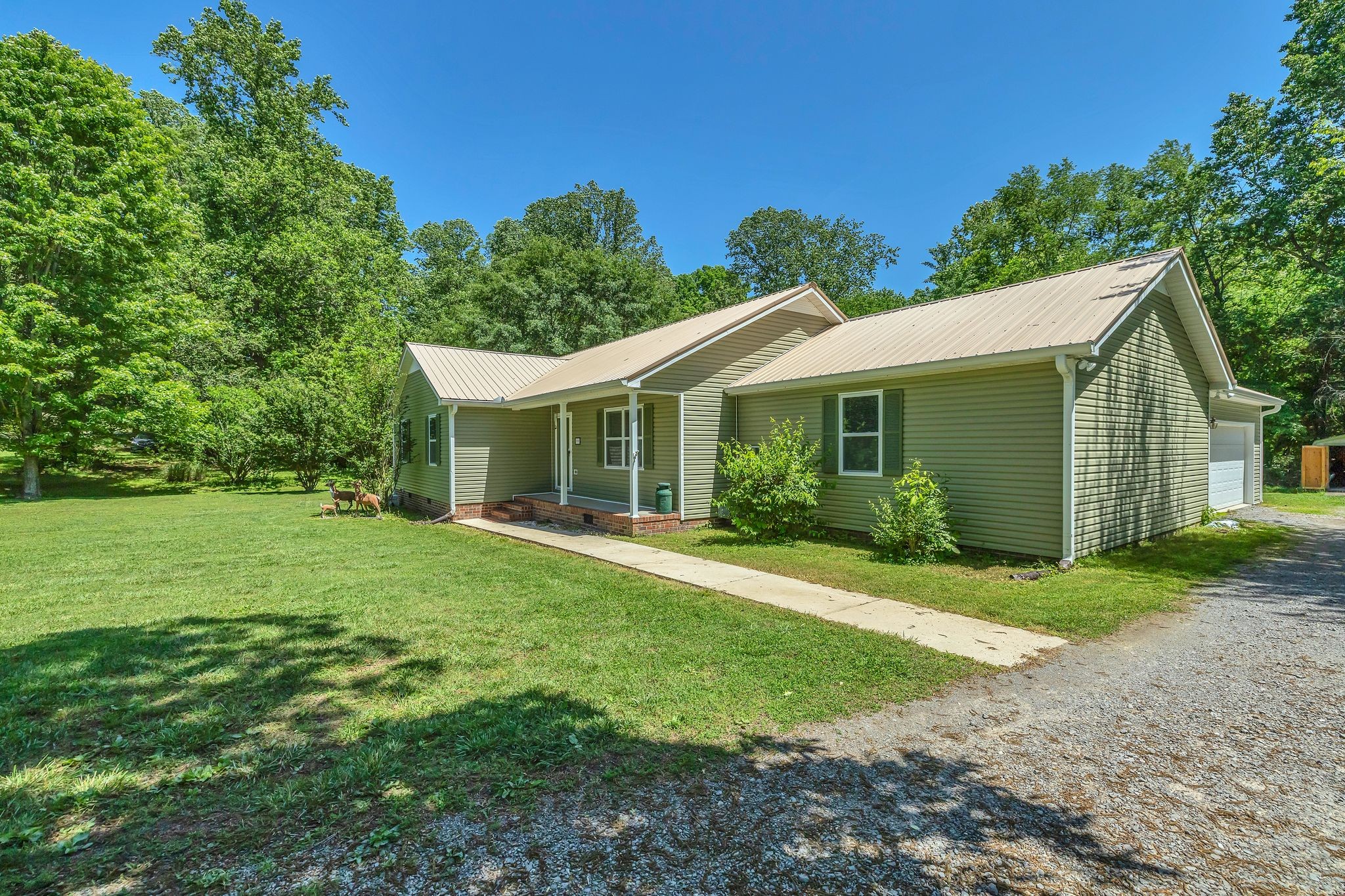 99 Arrowhead Dr Property Photo 4