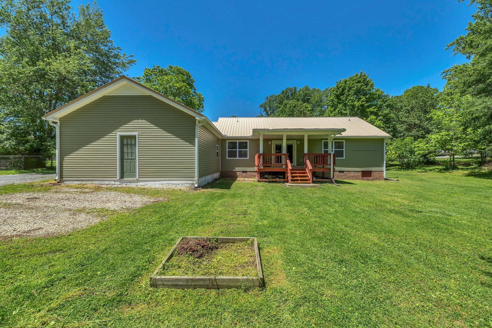 99 Arrowhead Dr Property Photo 32