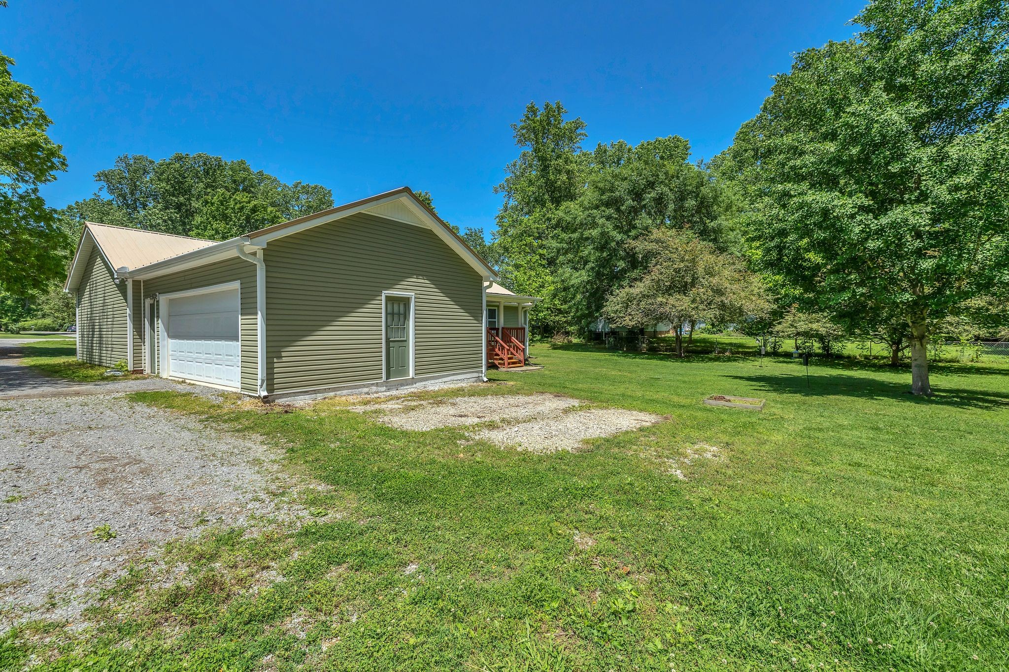 99 Arrowhead Dr Property Photo 33