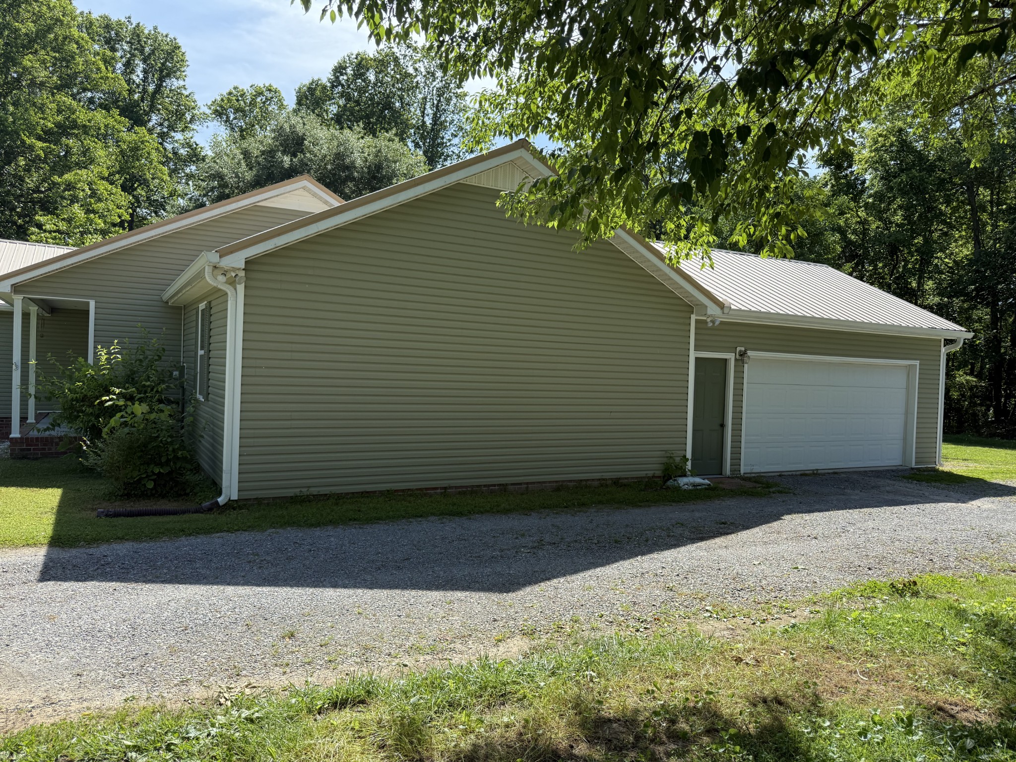 99 Arrowhead Dr Property Photo 36