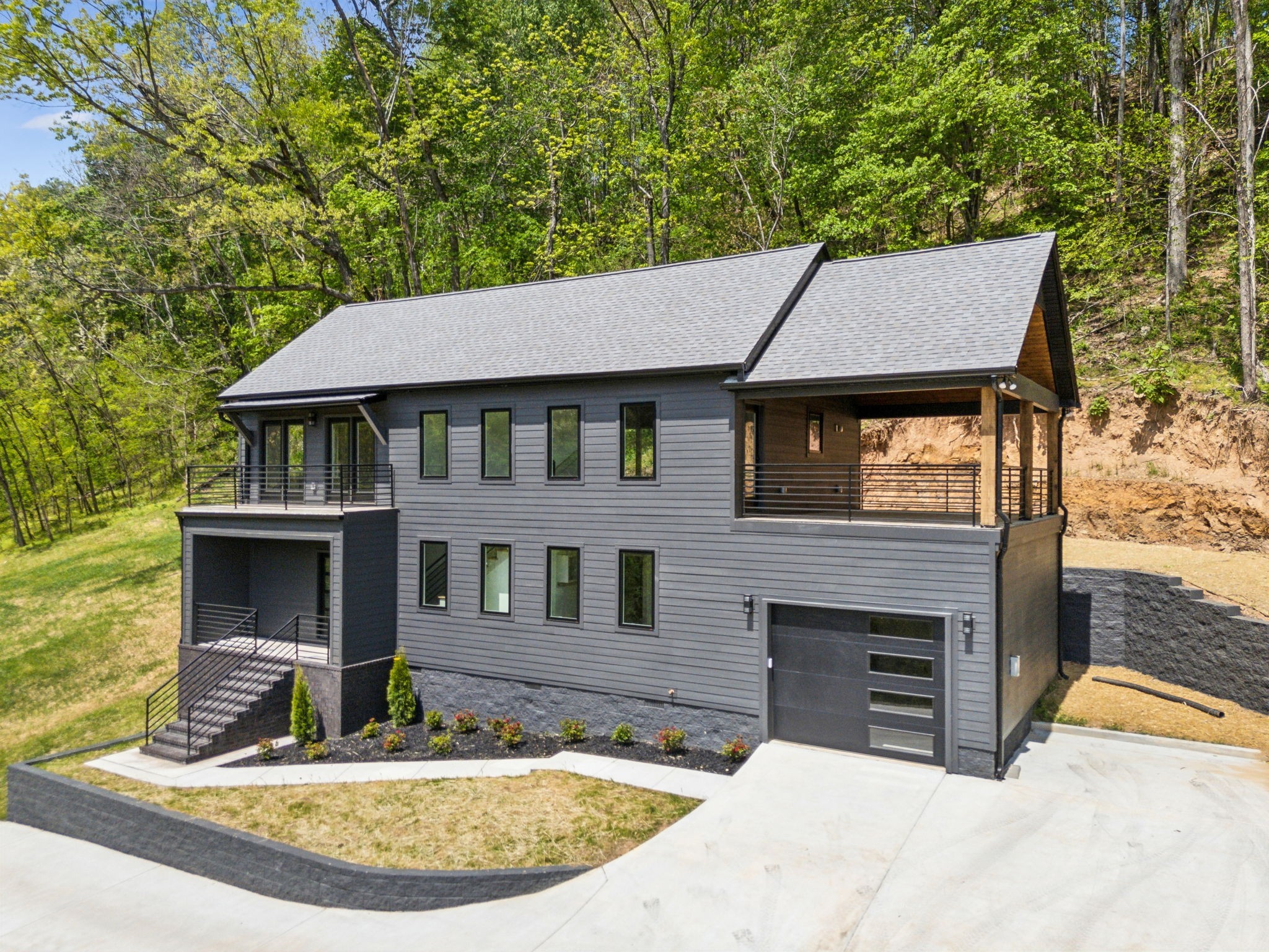 921 Blackberry Ridge Way Property Photo 1