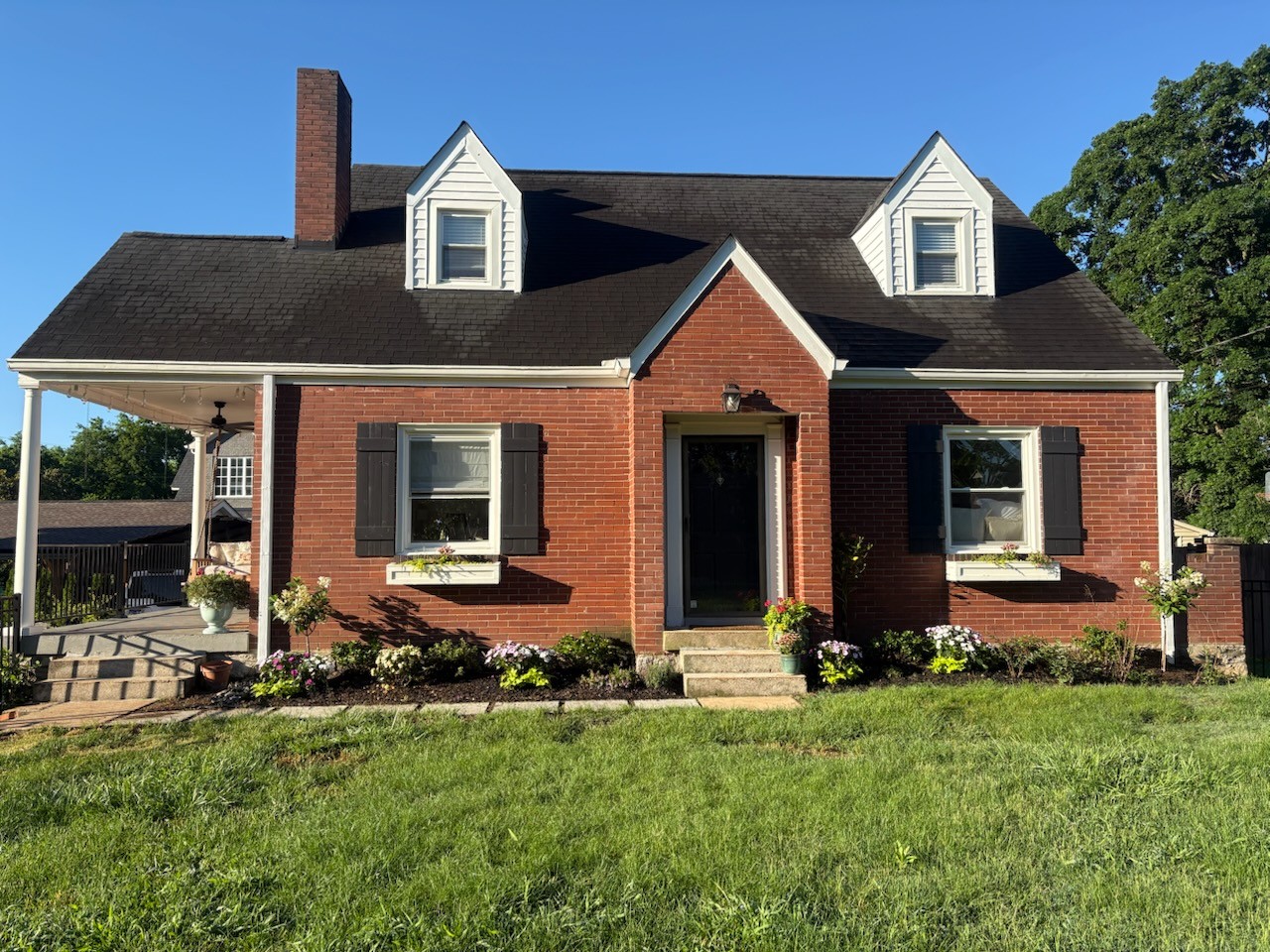 1003 Graybar Ln Property Photo 1