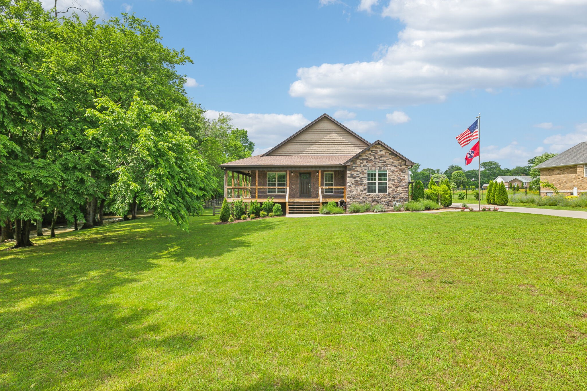 200 Lindsey Hollow Rd Property Photo 1