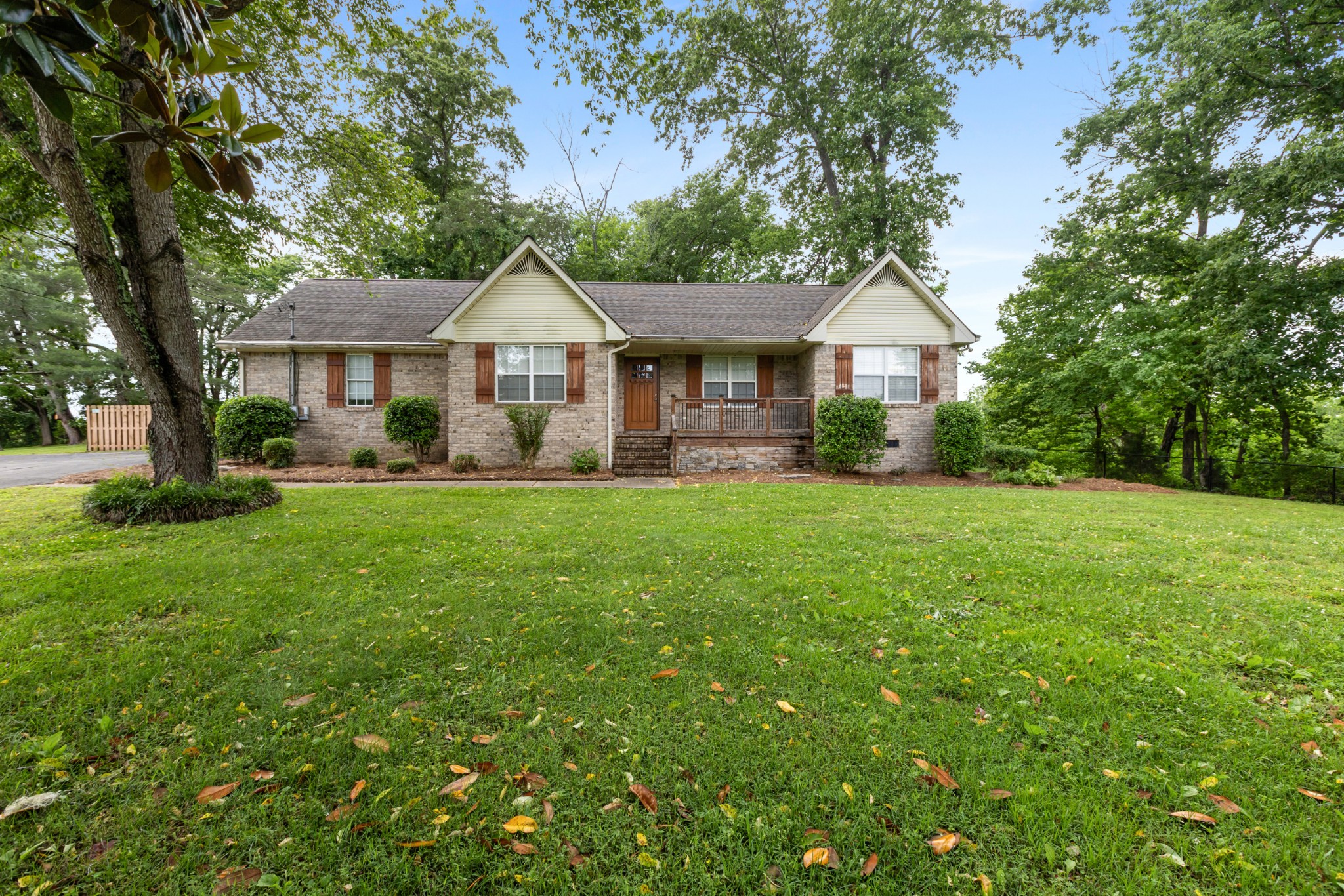 1054 Cragfront Est Loop Property Photo 1