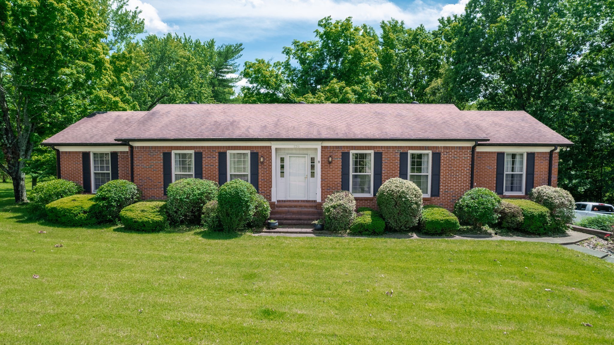 120 Bluegrass Pkwy Property Photo 2