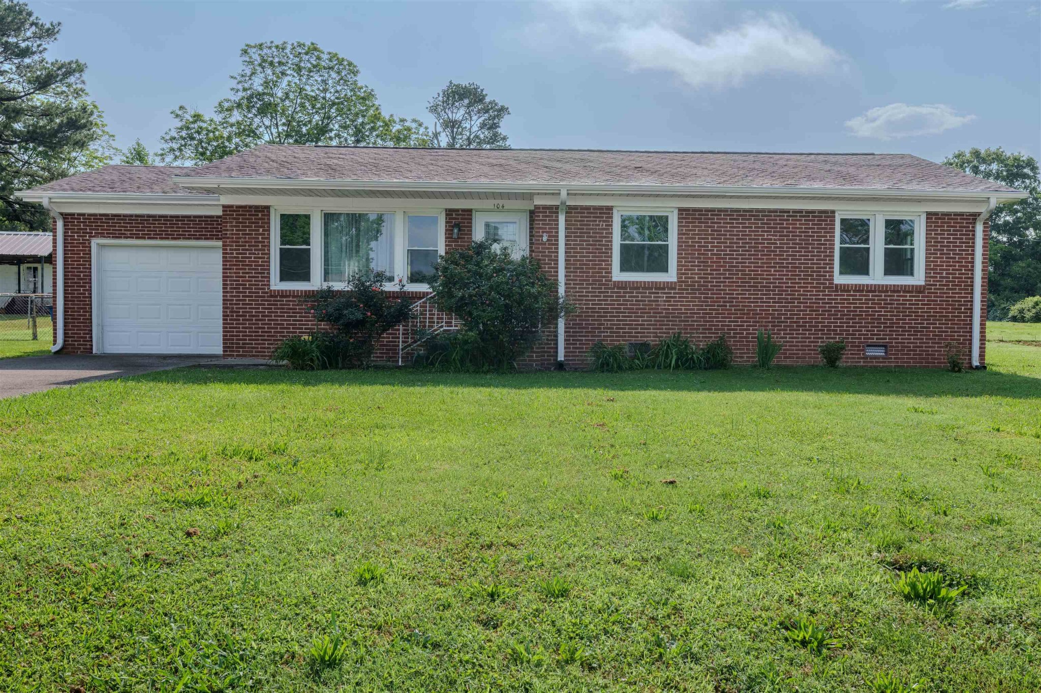 104 Camellia Dr Property Photo 1