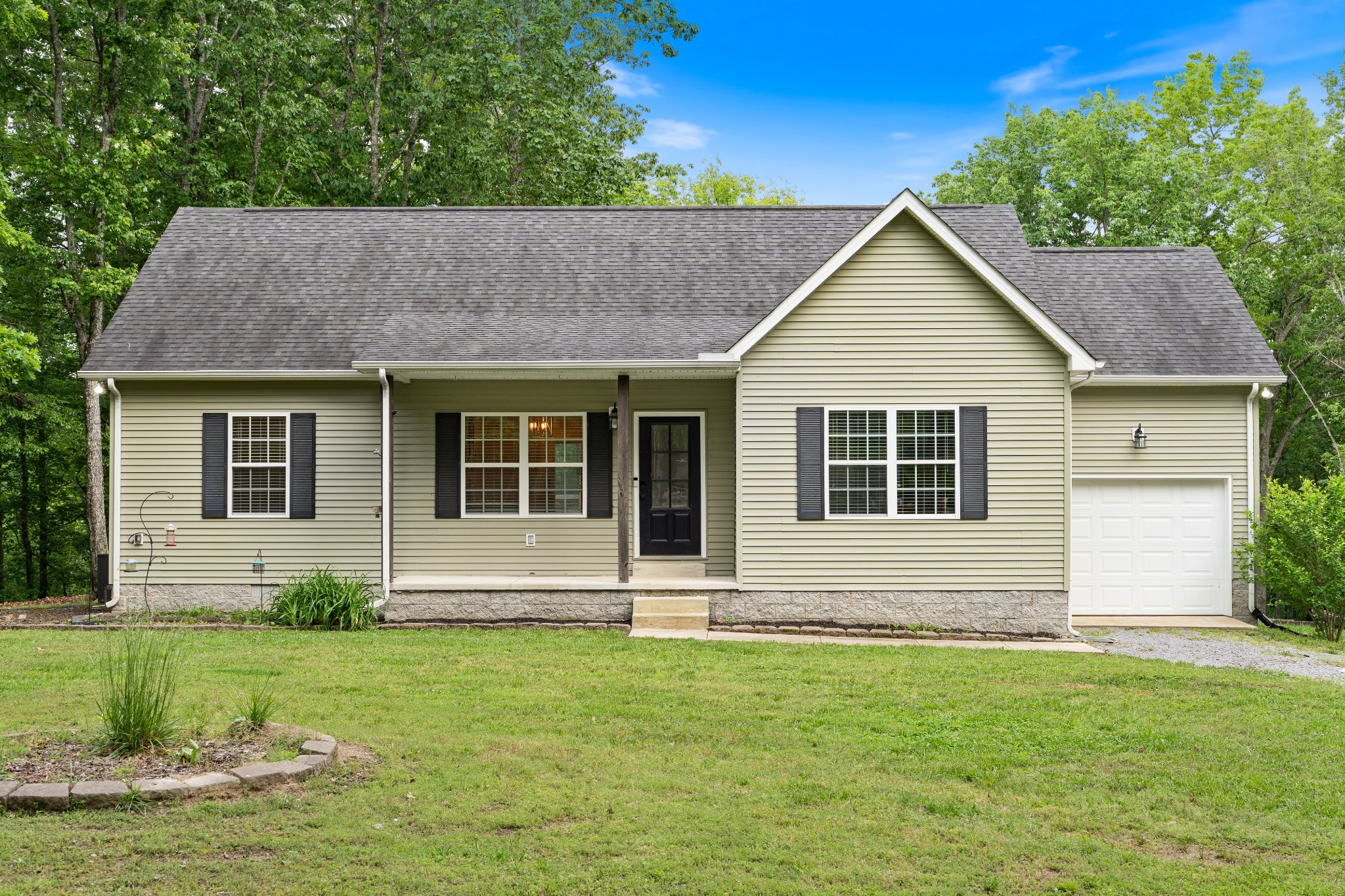 190 Twin Ct Property Photo 1