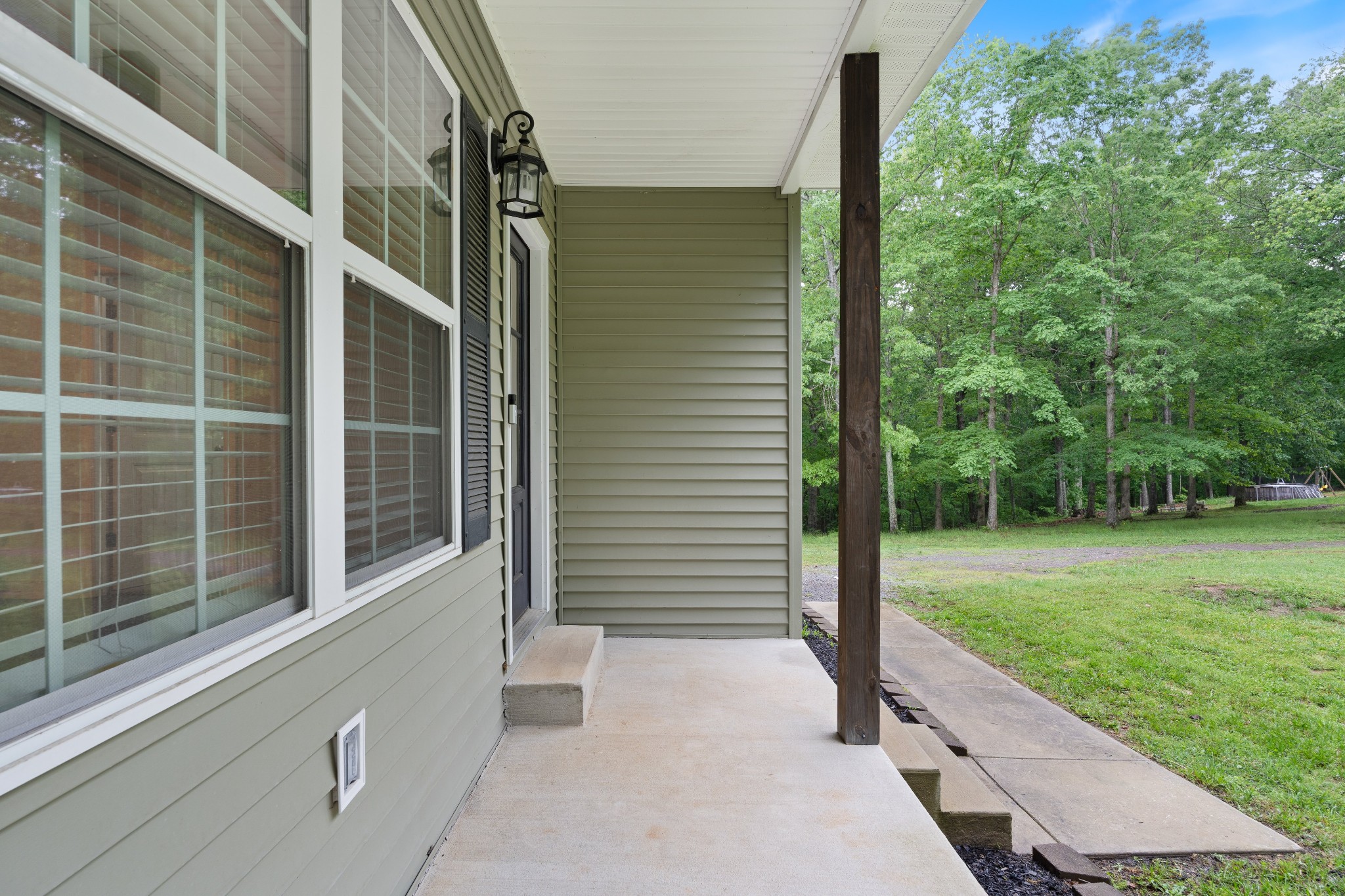 190 Twin Ct Property Photo 3