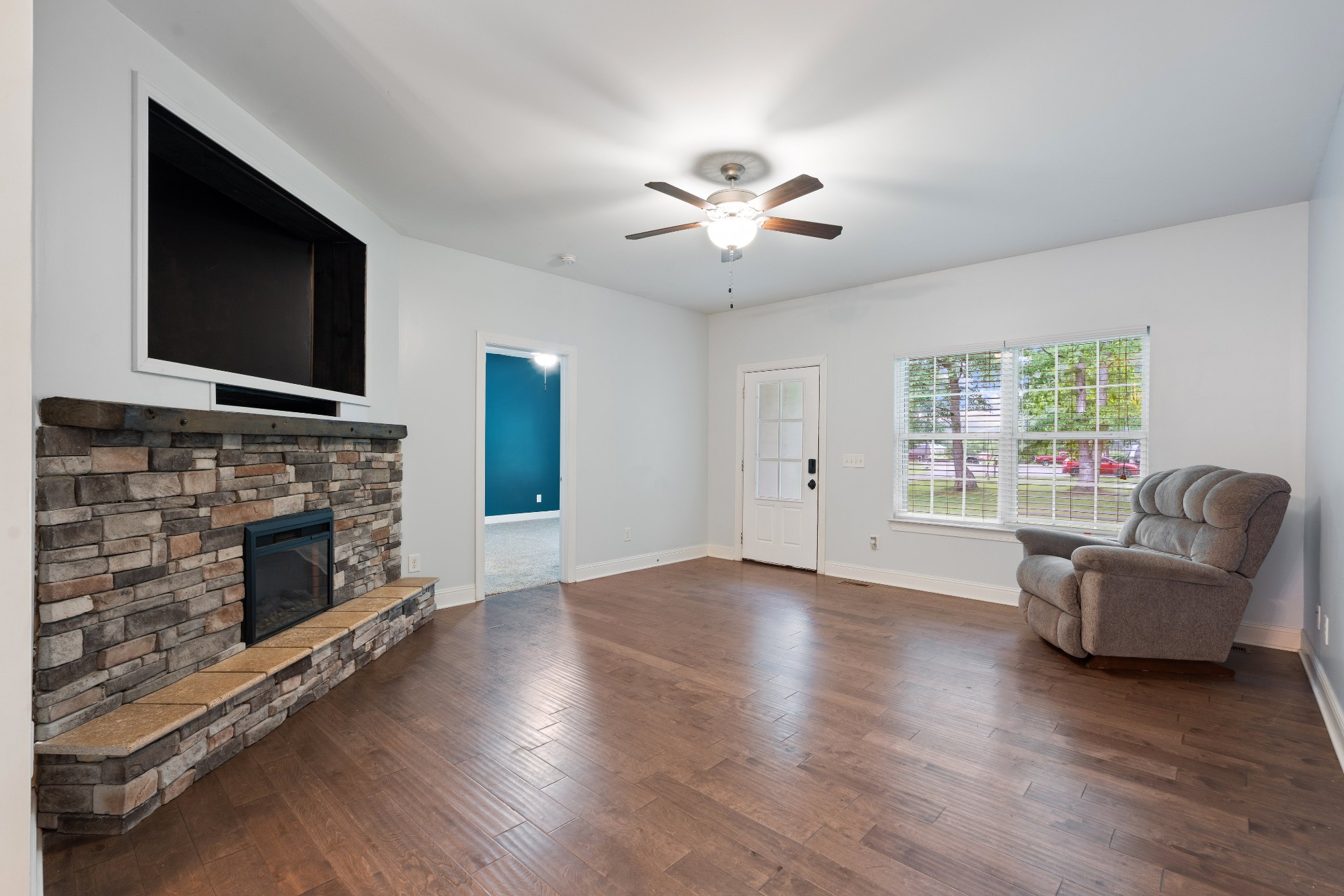 190 Twin Ct Property Photo 5
