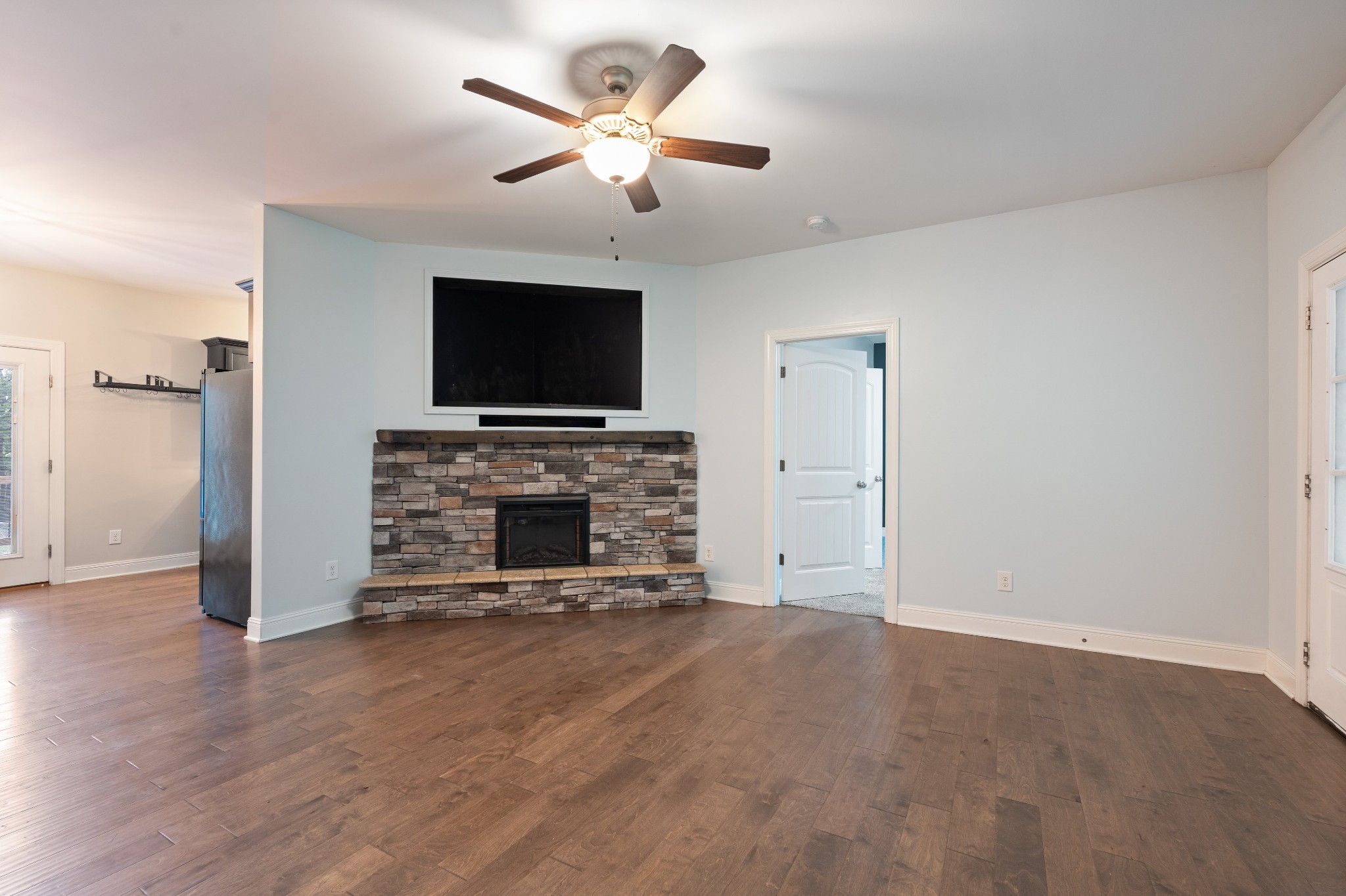 190 Twin Ct Property Photo 6