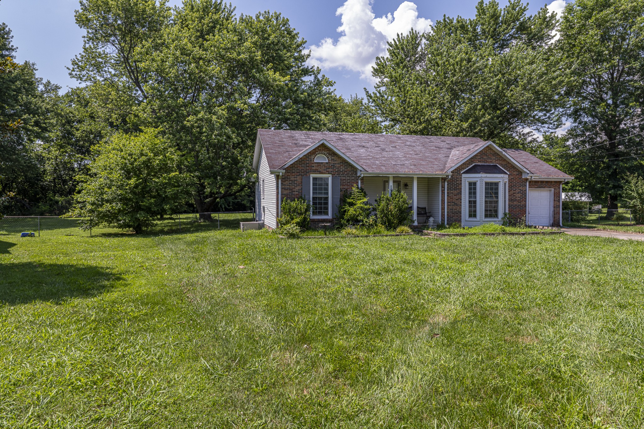 739 Gardendale Ln Property Photo 3