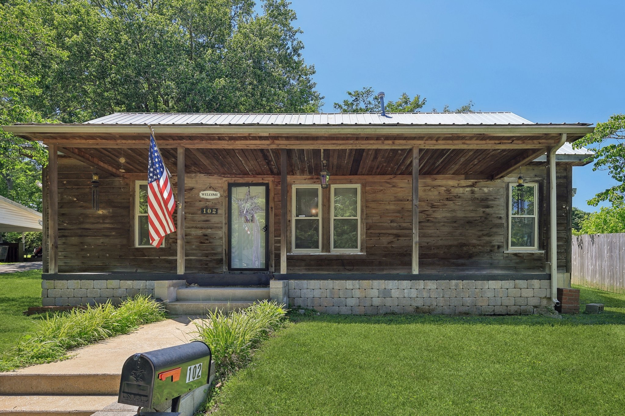 102 Nall Ave Property Photo 1