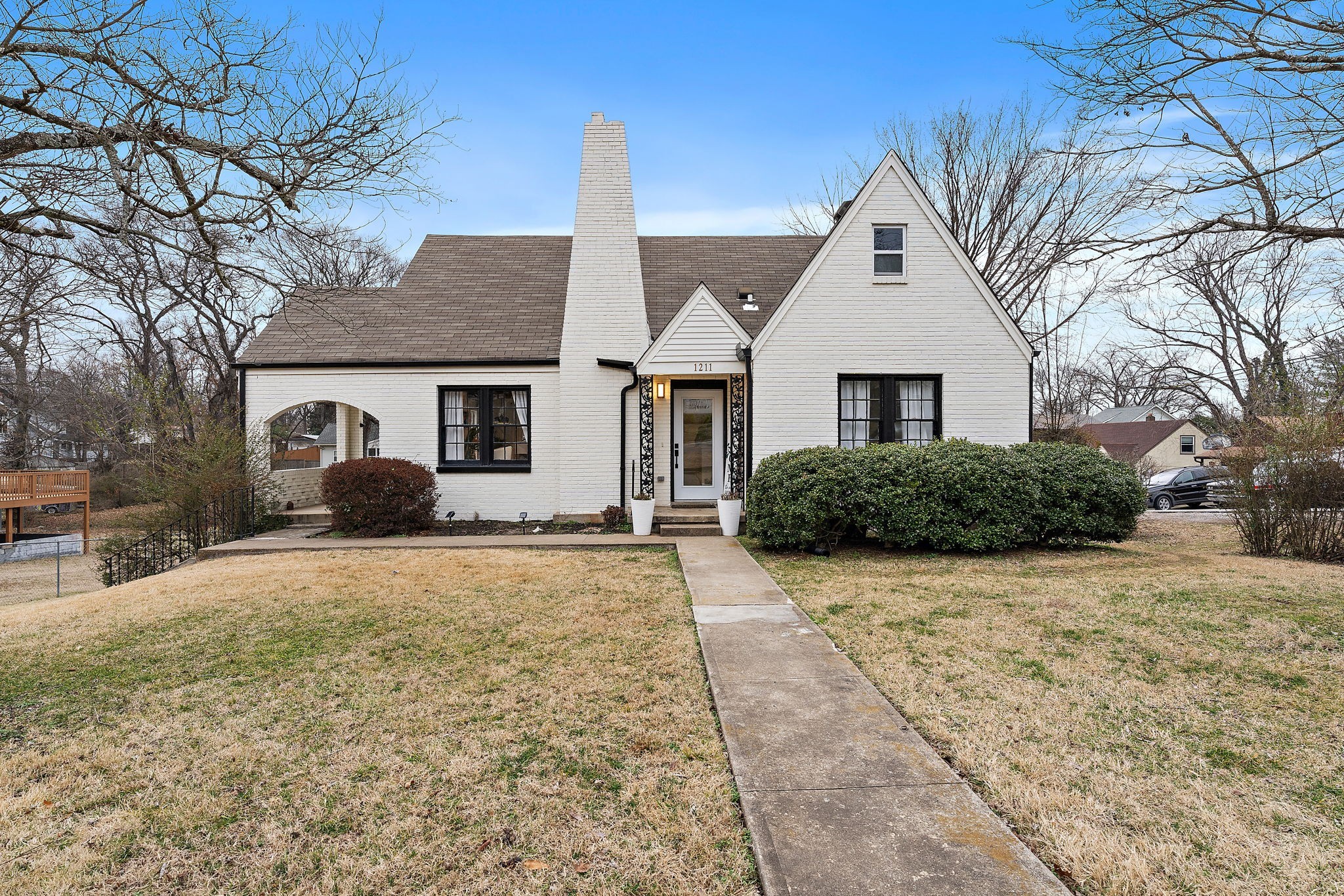 1211 Stratford Ave Property Photo 1
