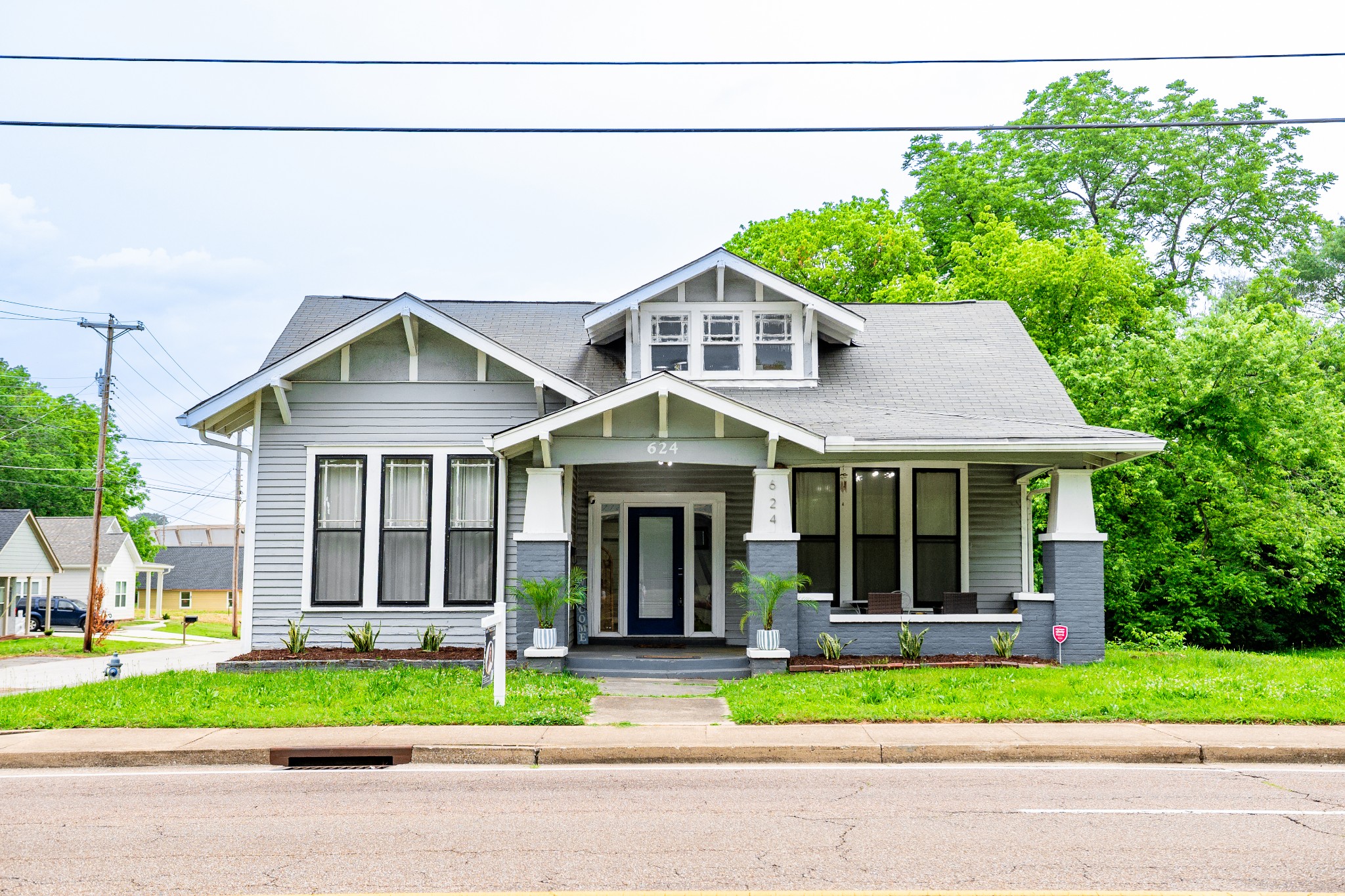 624 N Highland Ave Property Photo 1
