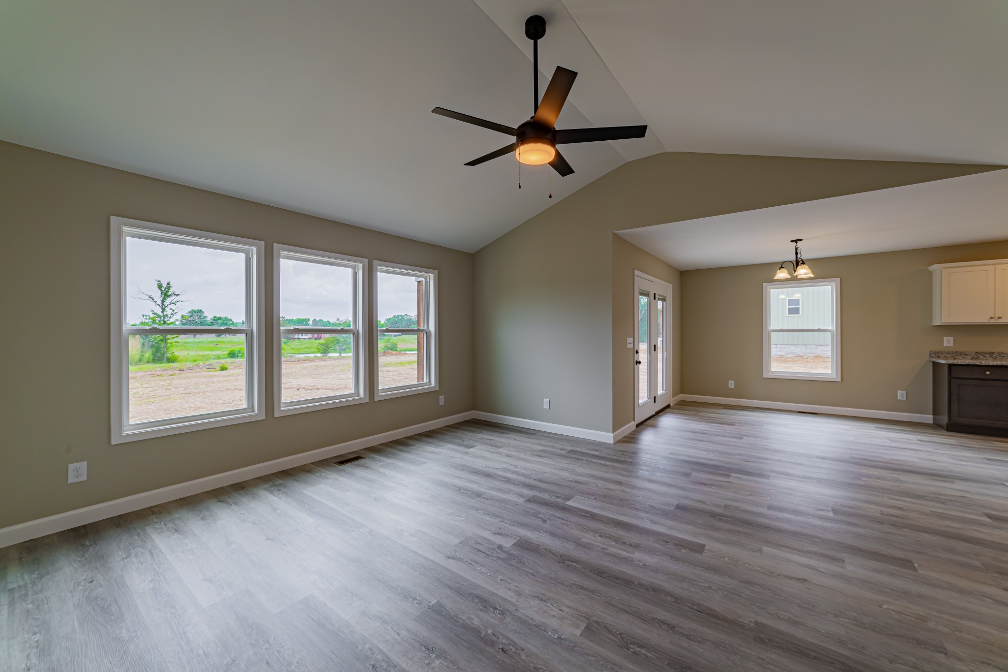 343 Jean Dr Property Photo 3