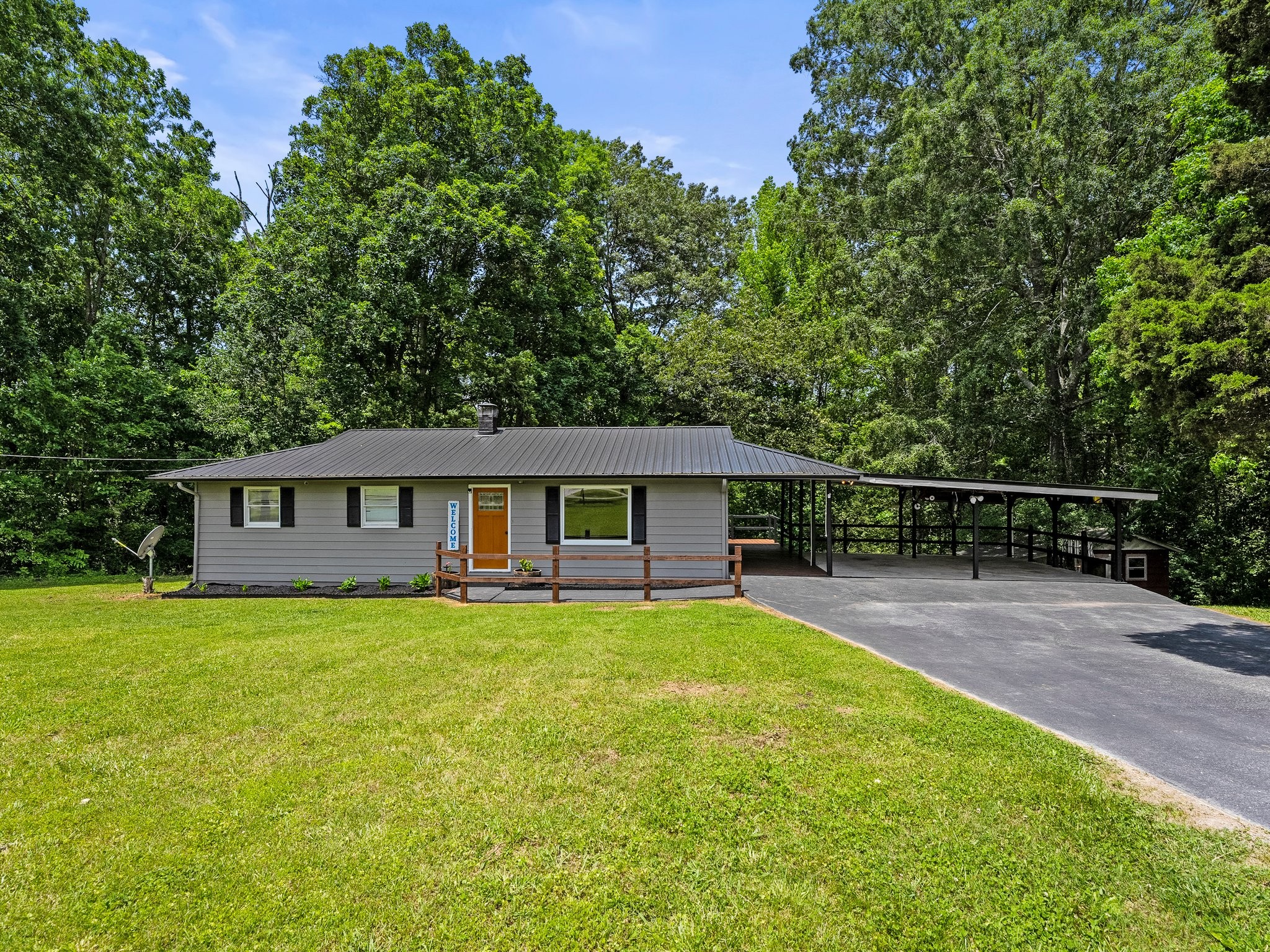 5538 Lexie Beans Creek Rd Property Photo 1