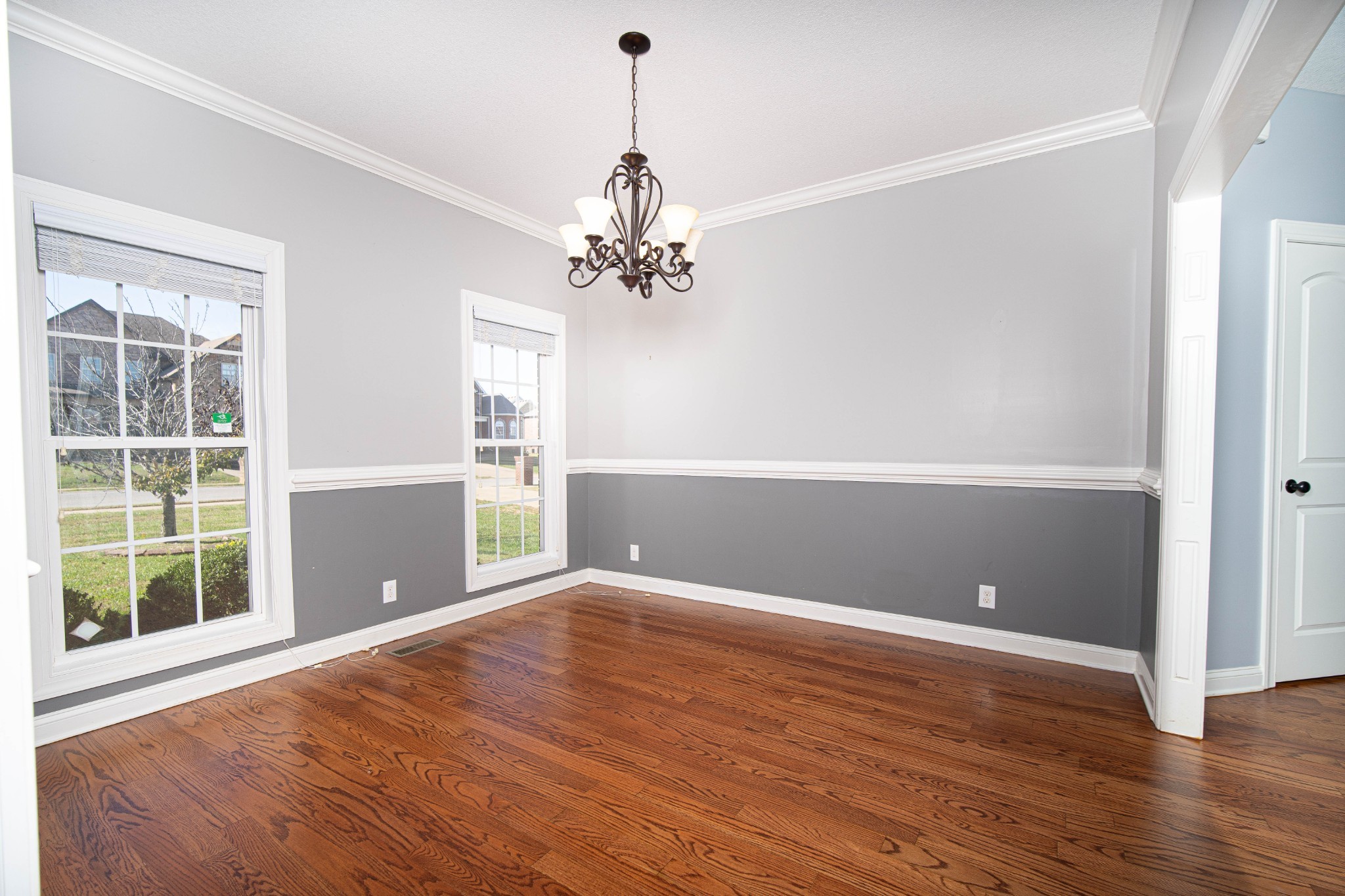 1541 Edgewater Ln Property Photo 8