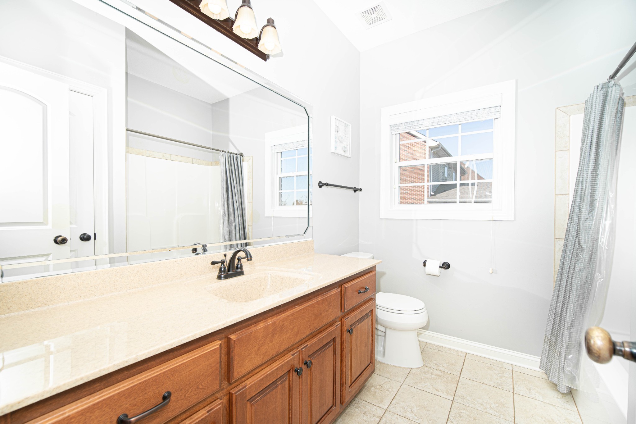 1541 Edgewater Ln Property Photo 22