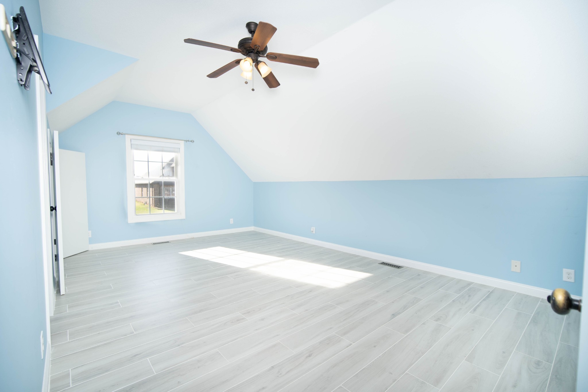 1541 Edgewater Ln Property Photo 29