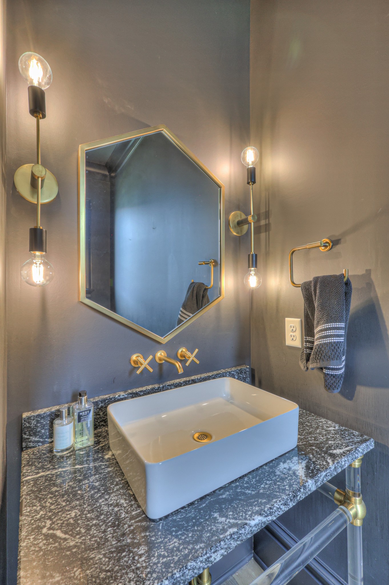 1021 Julian Way Property Photo 6